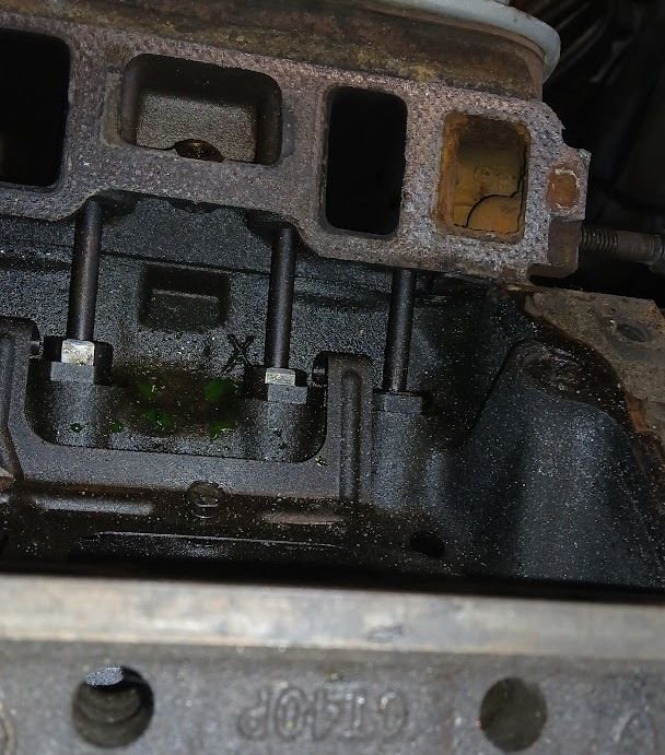 Here you can see the other side cylinder head which is not a GT40P. I had reason to believe that my engine was not a roller block and it would take quite a bit of work to make a non roller block work, I believe the cylinders for the cam followers are a bit taller to accomadate the roller lifters. yet here I see a spider that was made for the roller blocks, and on further inspection, it turns out the lifters are also roller lifters. Good news for me.