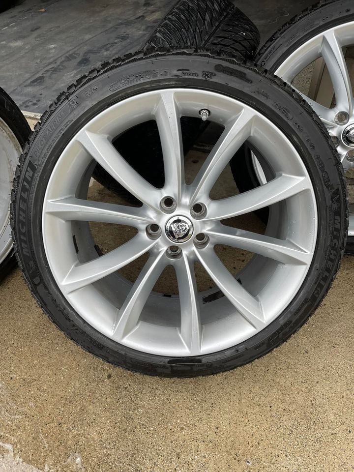 Wheels and Tires/Axles - ​​​​​​​F-Type wheels and snow tires - Used - 2013 to 2020 Jaguar F-Type - Highland, MI 48356, United States