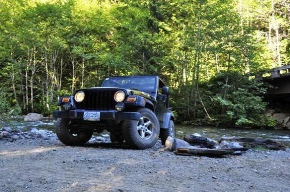 Wheeling and camping at Cook Creek Van Isl