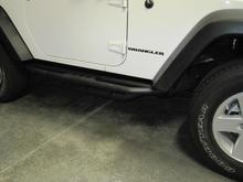 Jeep Smittybilt Sliders 008 - Smittybilt rock rails installed.