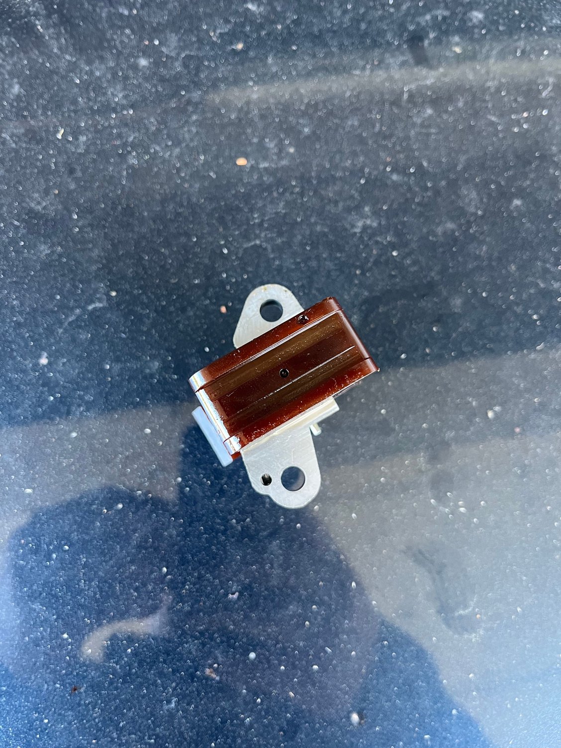 Oil feeds into the small 3mm hole to bottom left. 