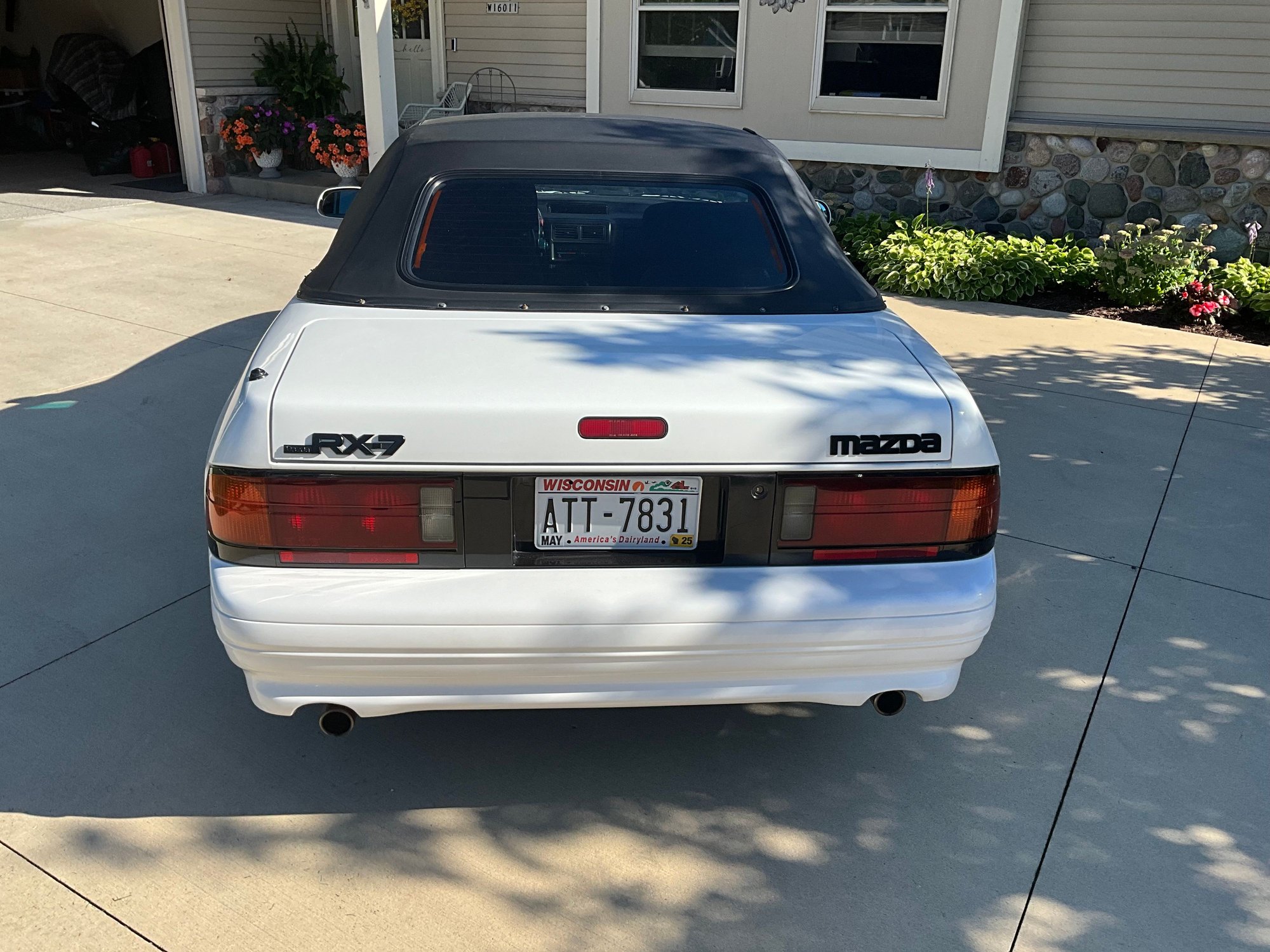 1990 Mazda RX-7 - White 1990 Mazda RX7 Convertible! Good Runner! - Used - VIN JM1FC3523L0712116 - 4 cyl - 2WD - Manual - Convertible - White - Menomonee Falls, WI 53051, United States