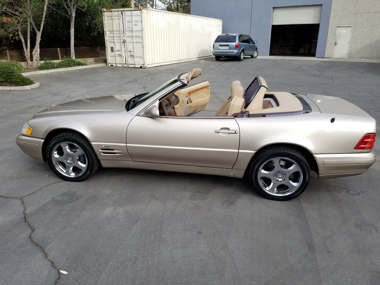 2000 Mercedes-Benz SL600 - 2000 Mercedes Benz SL600 V12 Convertible - Used - VIN WDBFA76F5YF192115 - 94,200 Miles - 12 cyl - 2WD - Automatic - Convertible - Gold - San Dimas, CA 91773, United States