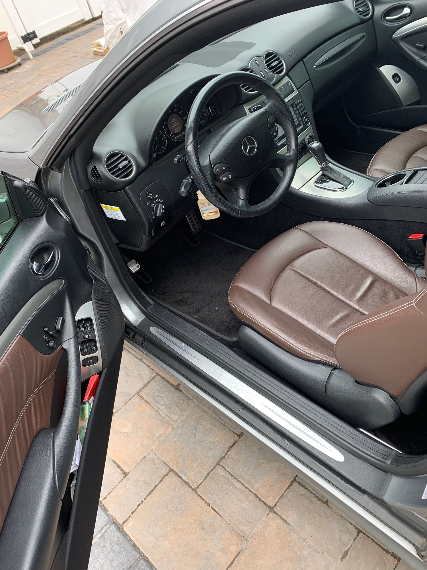 2009 Mercedes-Benz CLK350 - 2009 Mercedes Benz CLK350 Grand Edition - Used - VIN WDBTJ56H49F261838 - 37,500 Miles - 6 cyl - 2WD - Automatic - Coupe - Silver - Smithtown, NY 11787, United States