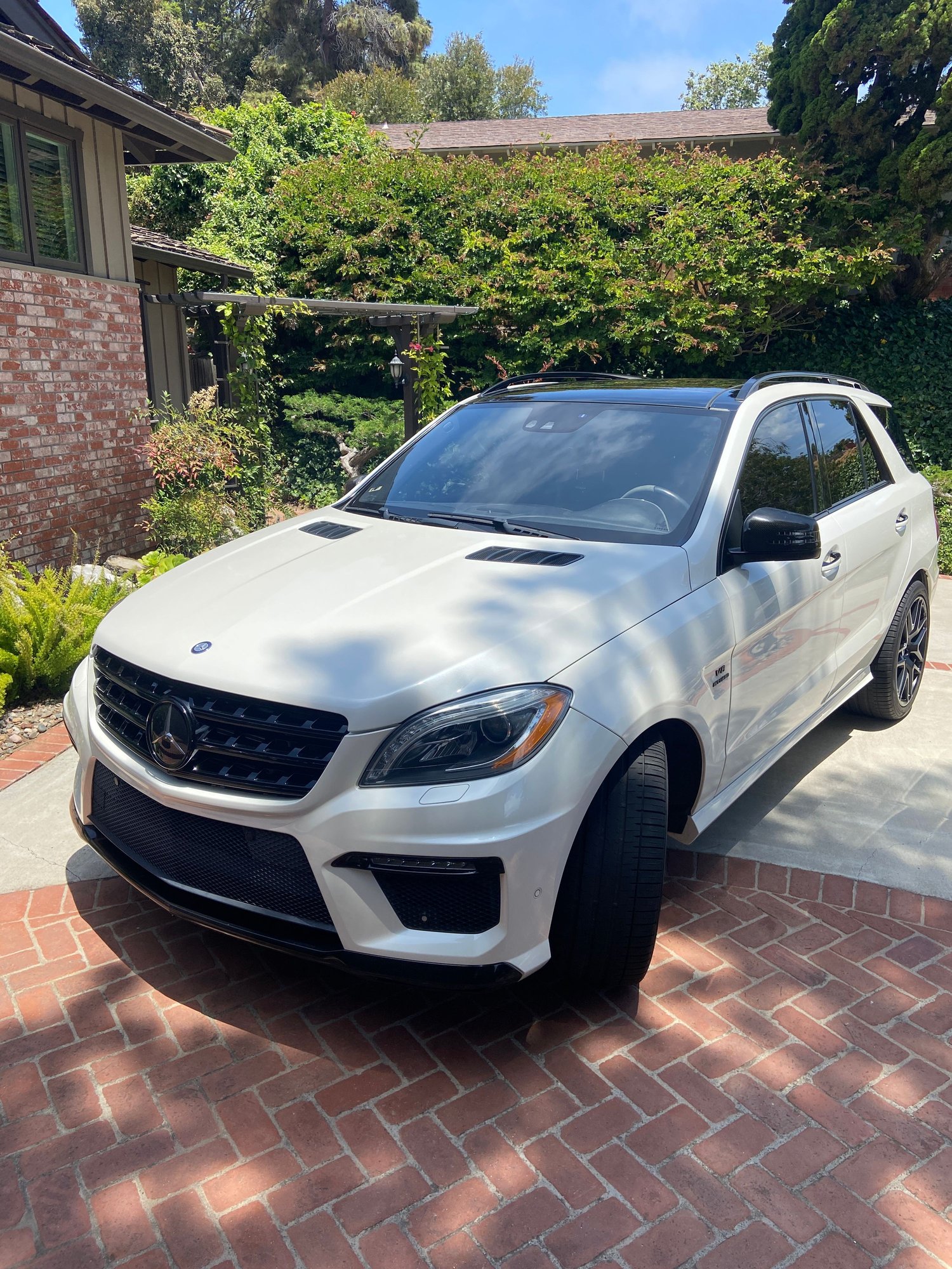 2013 Mercedes-Benz ML63 AMG - 2013 P30 Designo ML63 AMG - Used - VIN 4JGDA7EBXDA240959 - 73,000 Miles - 8 cyl - AWD - Automatic - SUV - White - Denver, CO 80207, United States