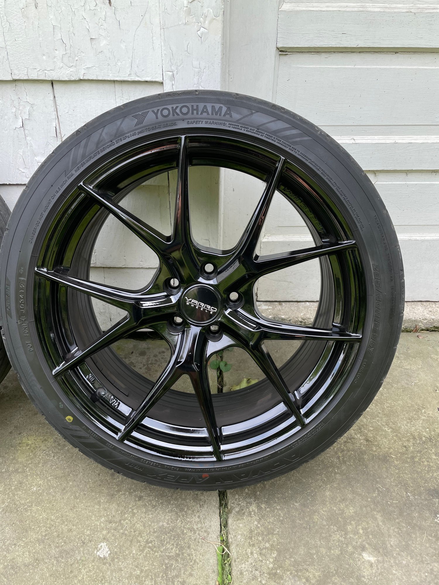 Wheels and Tires/Axles - 5x112 Varro 19x8.5 19x9.5 Staggered Gloss Black With Like New Yokohama Apex Tires - Used - 2017 to 2023 Mercedes-Benz C43 AMG - Elmira, NY 14905, United States