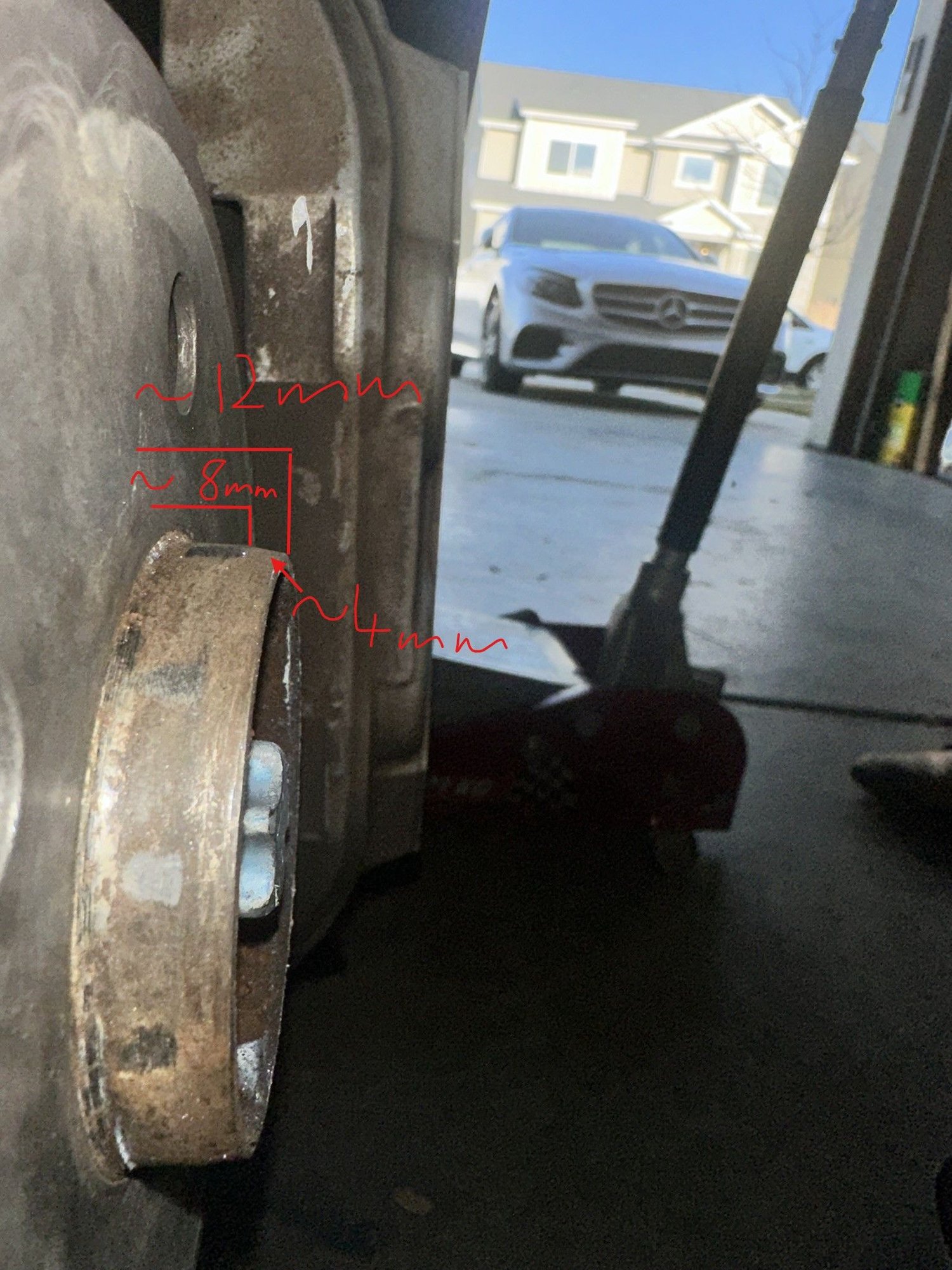 Here is the front hub, showing what I mean
