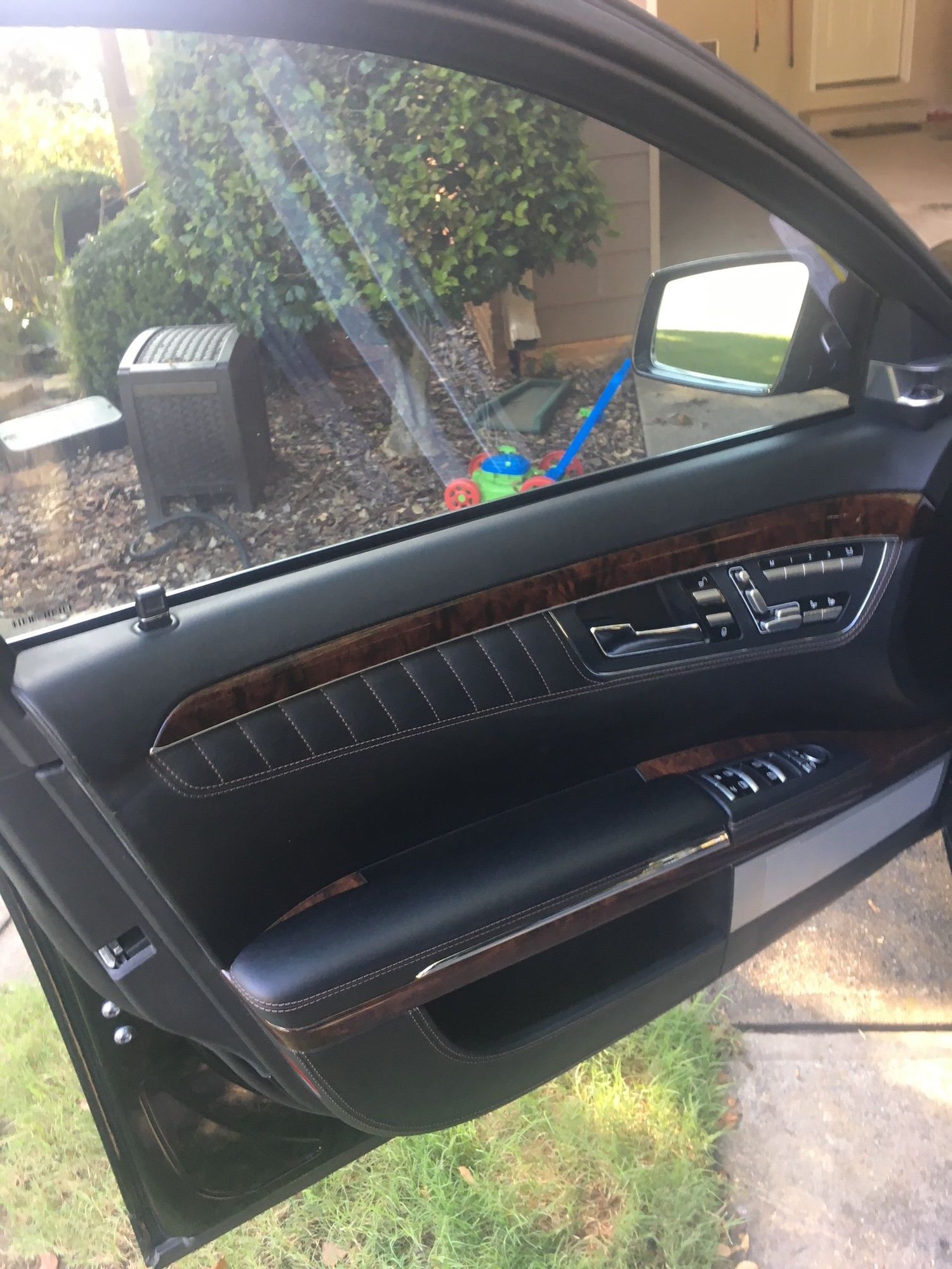 2012 Mercedes-Benz S600 - 2012 S600 - Used - VIN WDDNG7GB8CA457399 - 54,300 Miles - 12 cyl - 2WD - Automatic - Sedan - Black - Suwanee, GA 30024, United States