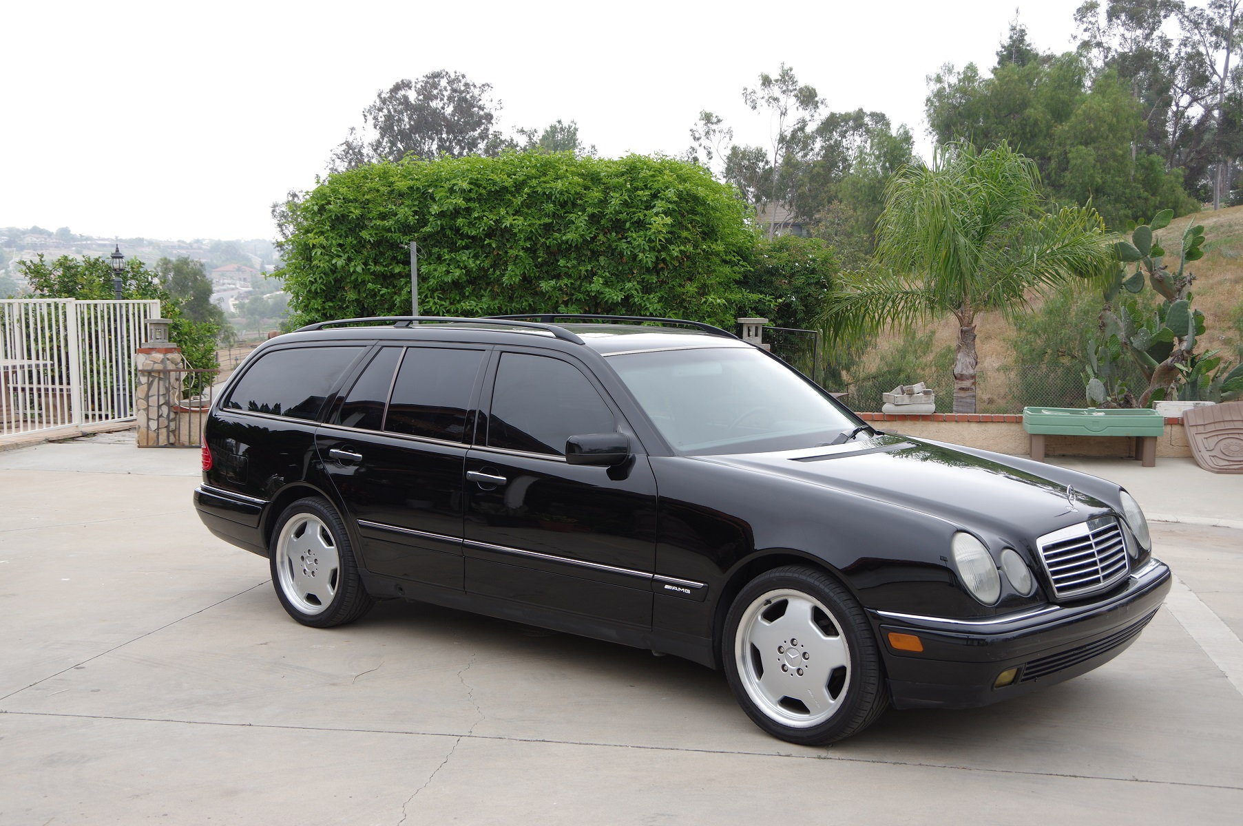 1999 Mercedes-Benz E320 - 1999 Mercedes Benz E320 Wagon Clean Title - Used - VIN WDBJH65F2XA746269 - 242,000 Miles - 6 cyl - 2WD - Automatic - Wagon - Black - Riverside, CA 92504, United States