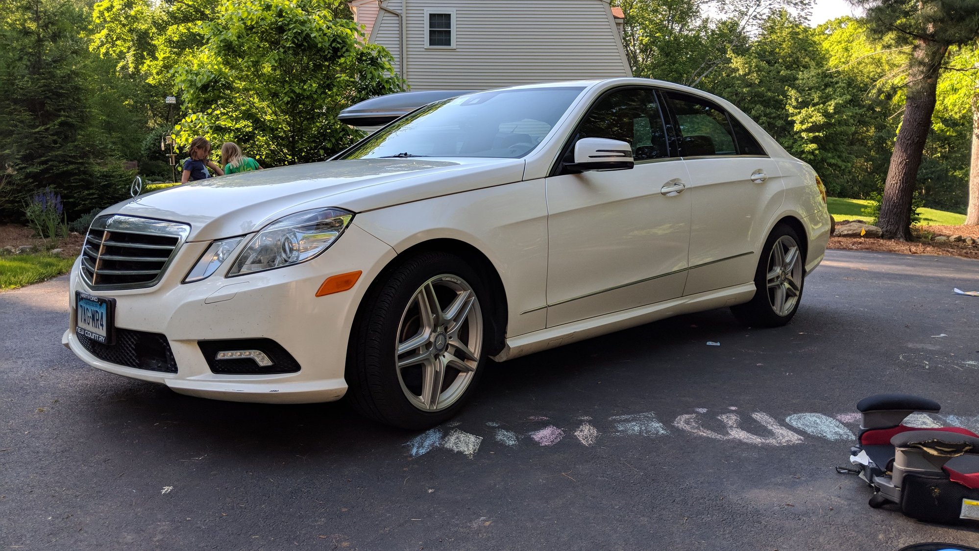 2011 Mercedes-Benz E550 - 2011 E550 4MATIC - Used - VIN WDDHF9AB2BA362209 - 162,000 Miles - 8 cyl - AWD - Automatic - Sedan - White - Guilford, CT 06437, United States