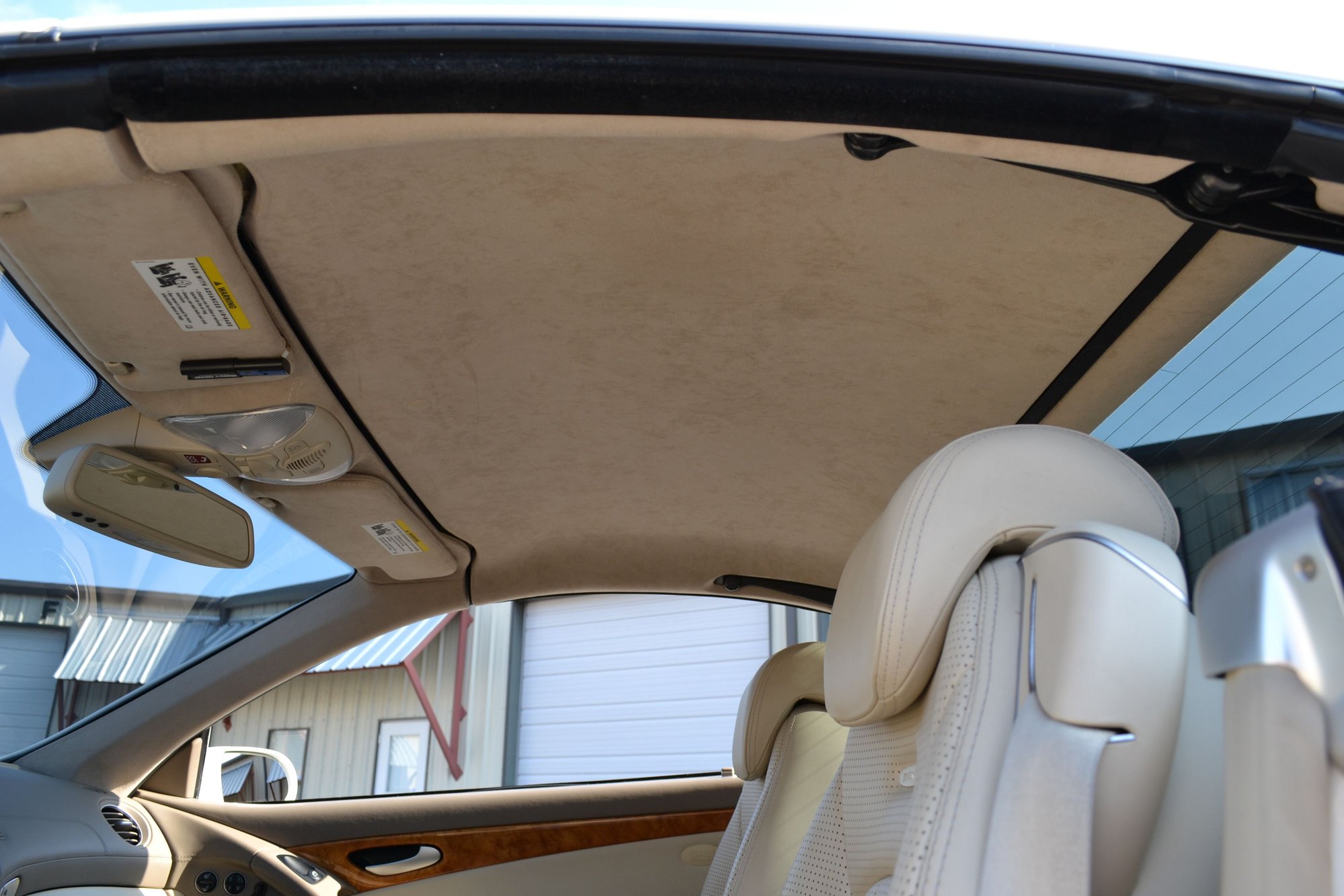 2007 Mercedes-Benz SL65 AMG - 2007 Mercedes Benz SL65 AMG Roadster, White/Tan, 81,000 Miles, $39K - Used - VIN WDBSK79FX7F131946 - 81,200 Miles - 12 cyl - 2WD - Automatic - Convertible - White - Hilo, HI 96720, United States