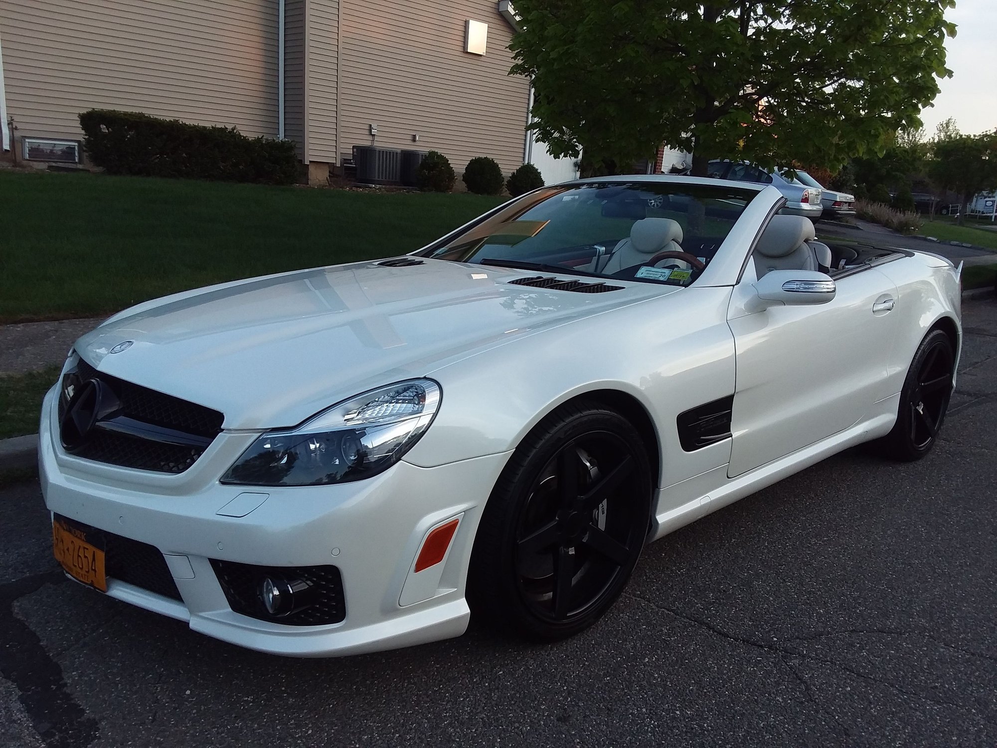 2007 Mercedes-Benz SL550 - 07 SL550 DESIGNO ROADSTER CONVERTED 2011 SL63 AMG BODY-BRAKES-EXHAUST WHITE W/WHITE - Used - VIN WDBSK71F77F133374 - 77,000 Miles - 8 cyl - 2WD - Automatic - Convertible - White - Syosset, NY 11791, United States