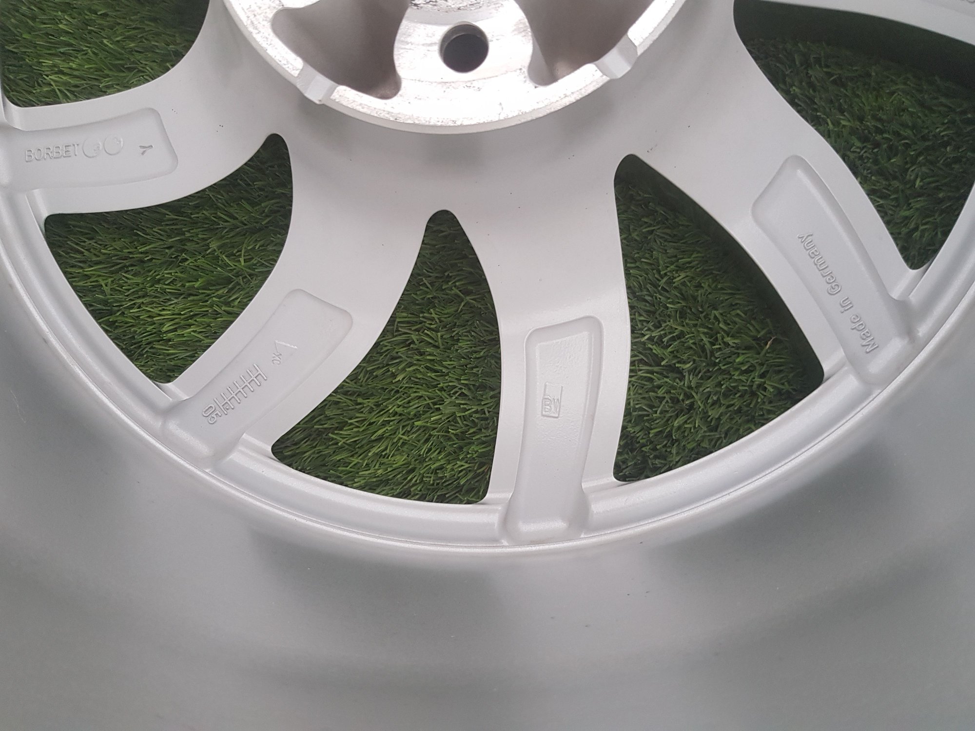 Wheels and Tires/Axles - SLR McLaren wheels for sale (original) - Used - 2005 to 2011 Mercedes-Benz SLR McLaren - Dubai, United Arab Emirates