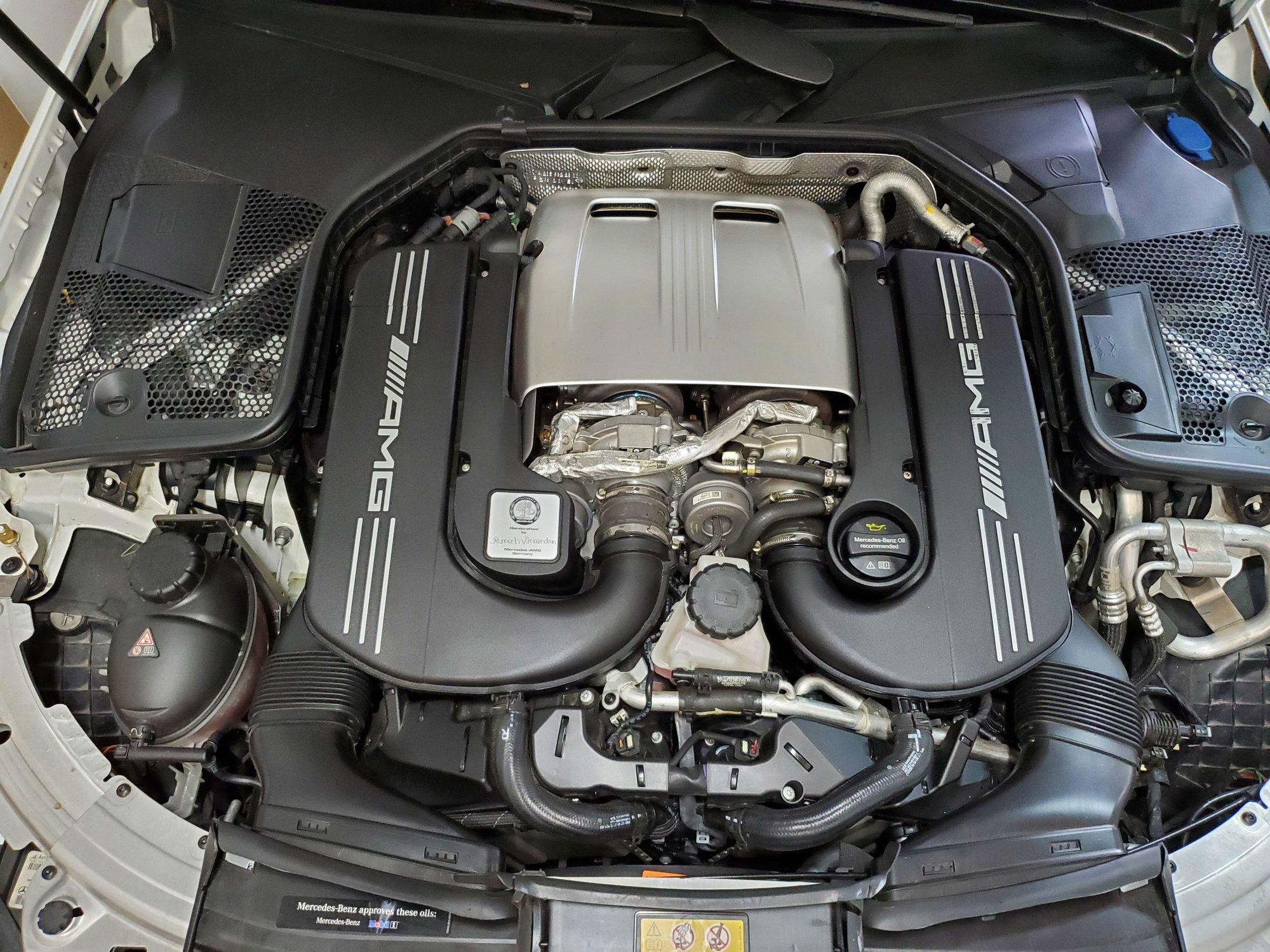 2017 Mercedes-Benz C63 AMG S - 2017 Mercedes C63 S Sedan - Used - VIN 55SWF8HB6HU188631 - 23,000 Miles - 8 cyl - 2WD - Automatic - Sedan - White - Streamwood, IL 60107, United States