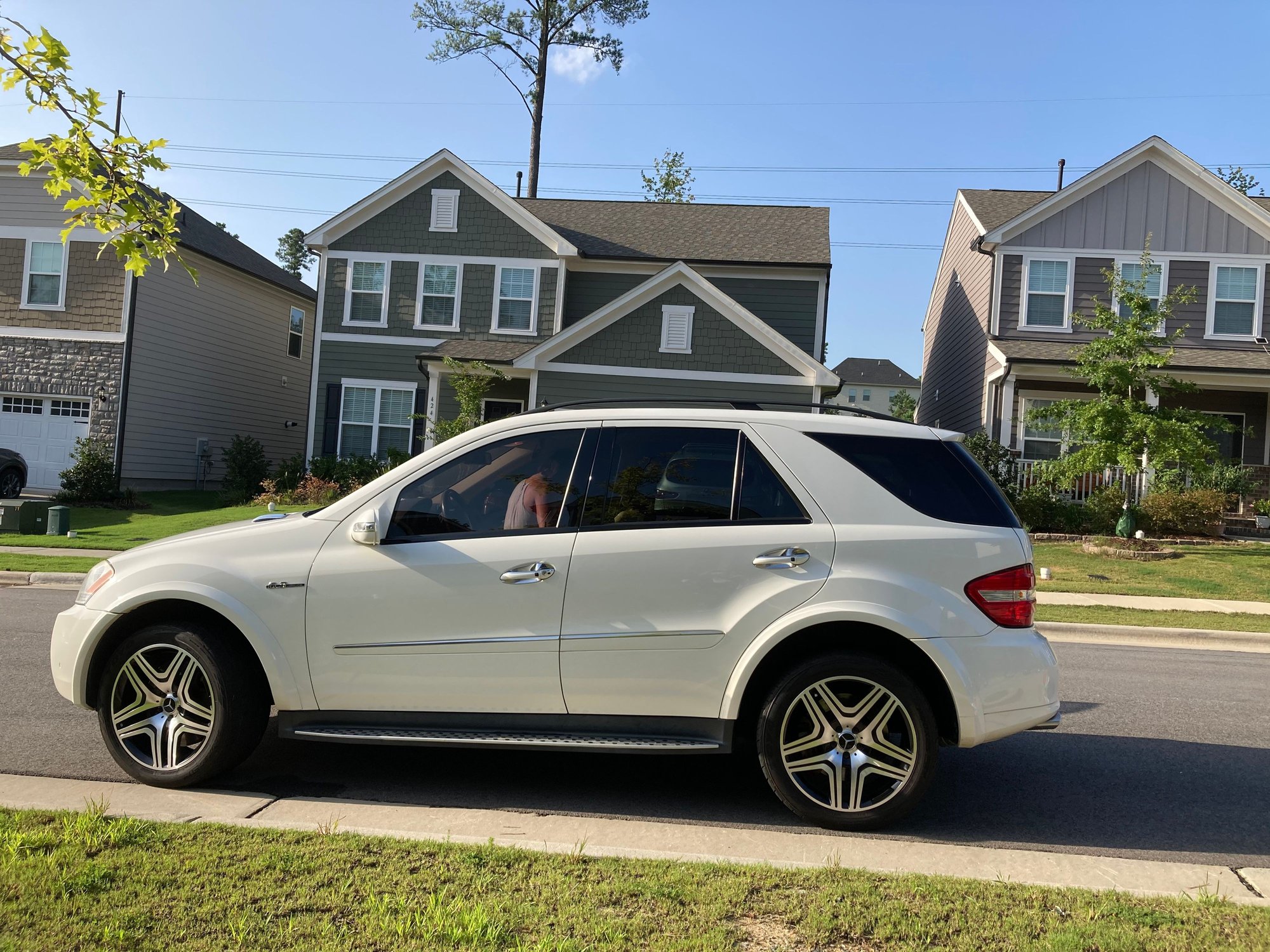 2007 Mercedes-Benz ML63 AMG - 2007 Mercedes ML63 - Used - VIN 4JGBB77E57A195252 - 165,000 Miles - 8 cyl - 4WD - Automatic - SUV - White - Apex, NC 27523, United States