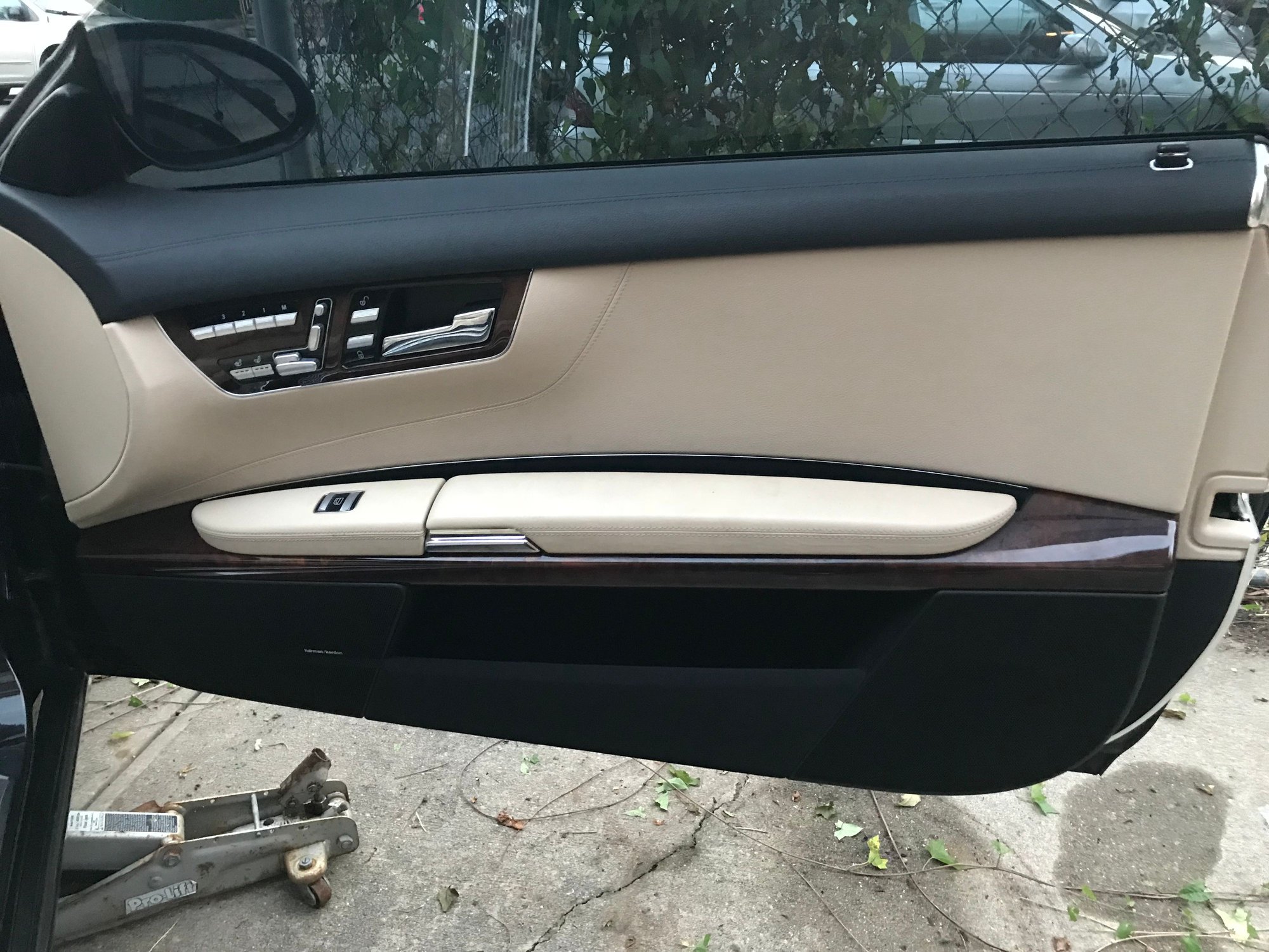 2007 Mercedes-Benz CL550 - 2007 Mercedes Benz CL550 CRASHED - Used - VIN WDDEJ71X97A002508 - 108,000 Miles - 8 cyl - 2WD - Automatic - Coupe - Black - New York, NY 11101, United States