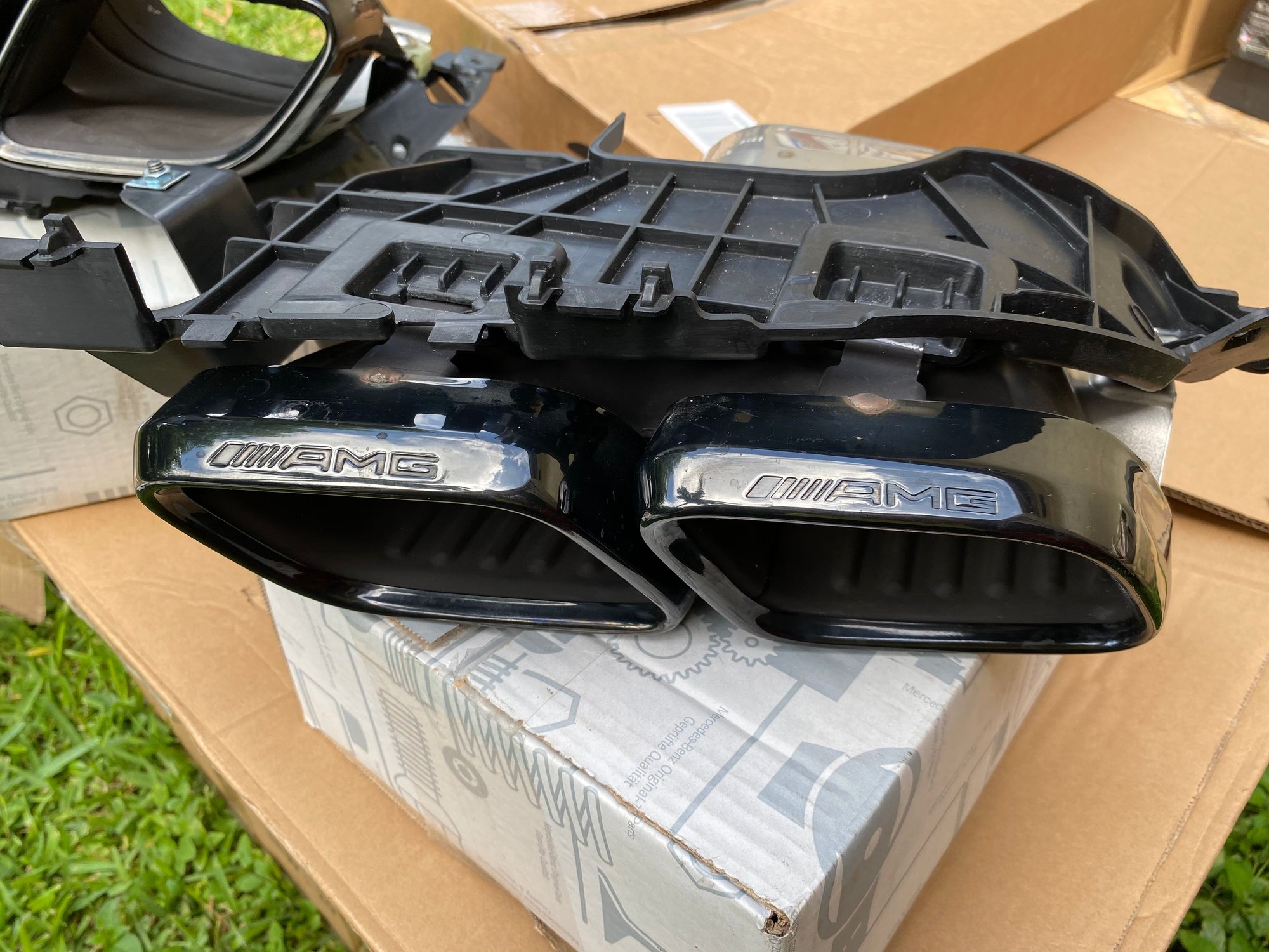 Engine - Exhaust - OEM 2020 Mercedes C63s Quad Exhaust tips with mounting brackets - Used - 2015 to 2020 Mercedes-Benz C63 AMG S - Miami, FL 33185, United States
