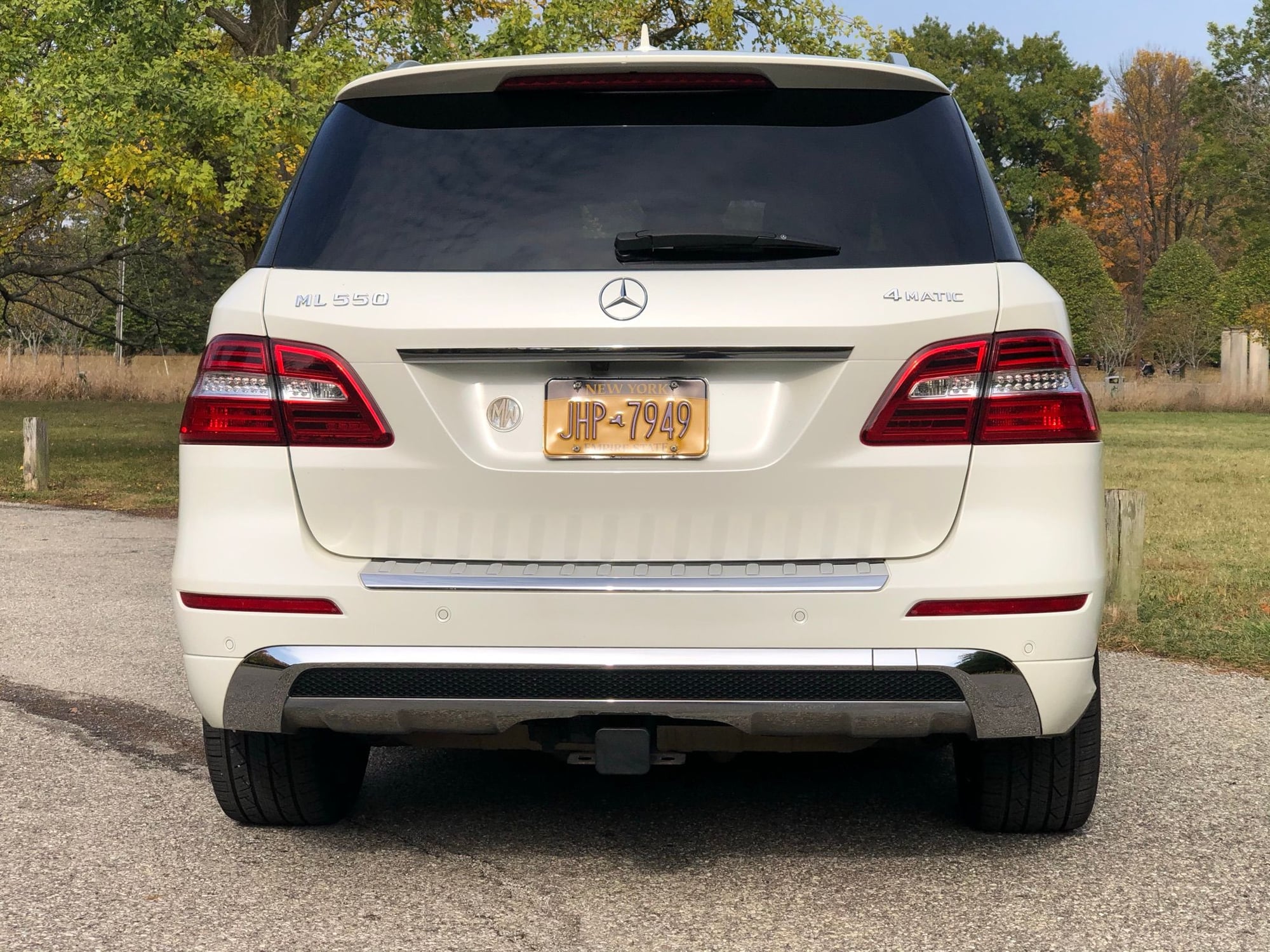 2013 Mercedes-Benz ML550 - 2013 Mercedes ML550 w/ On-Off Road Package - Used - VIN 4JGDA7DB7DA062882 - 179,000 Miles - 8 cyl - AWD - Automatic - SUV - White - Indianapolis, IN 46205, United States