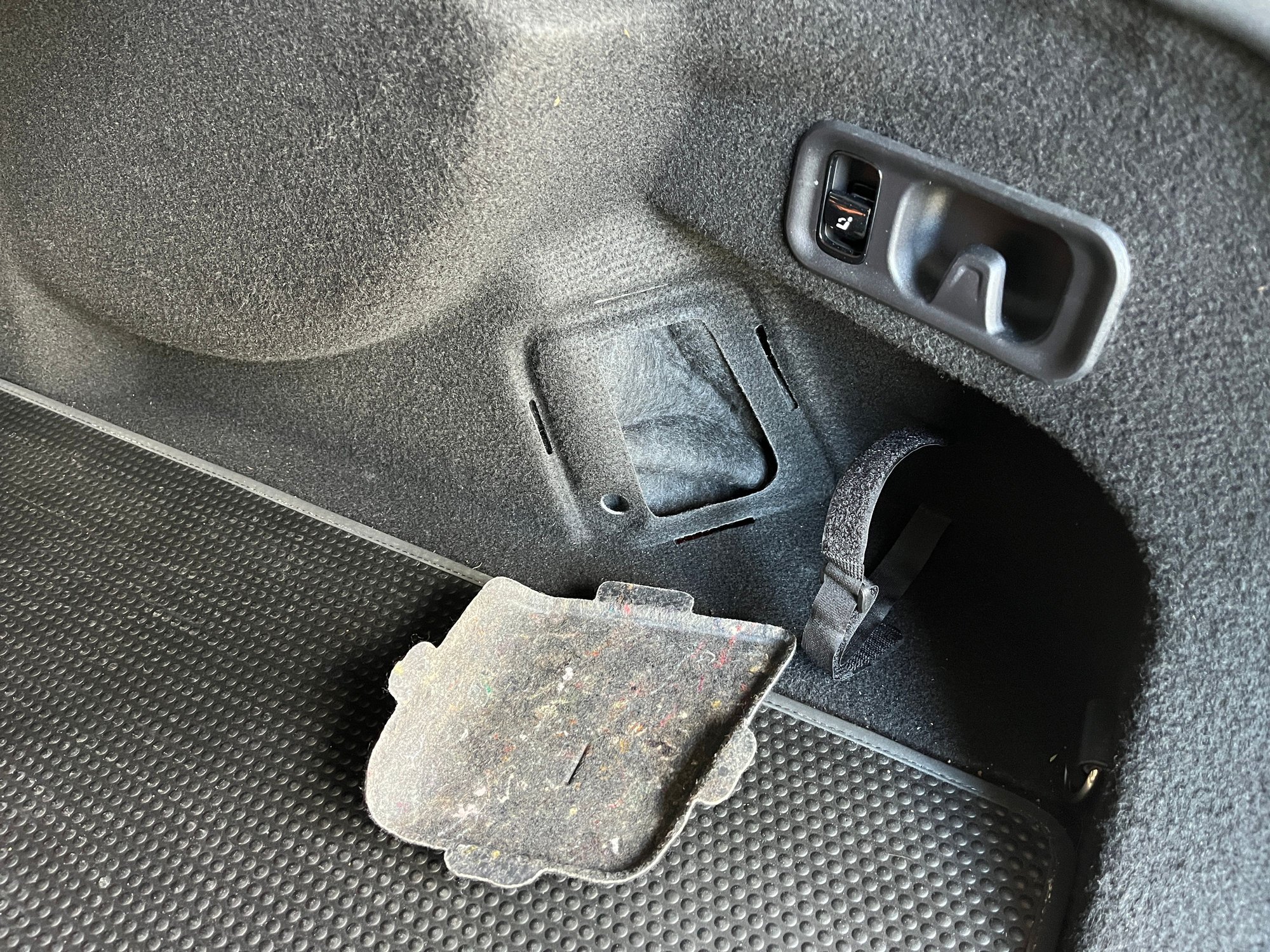 Cover removed, shroud in place.