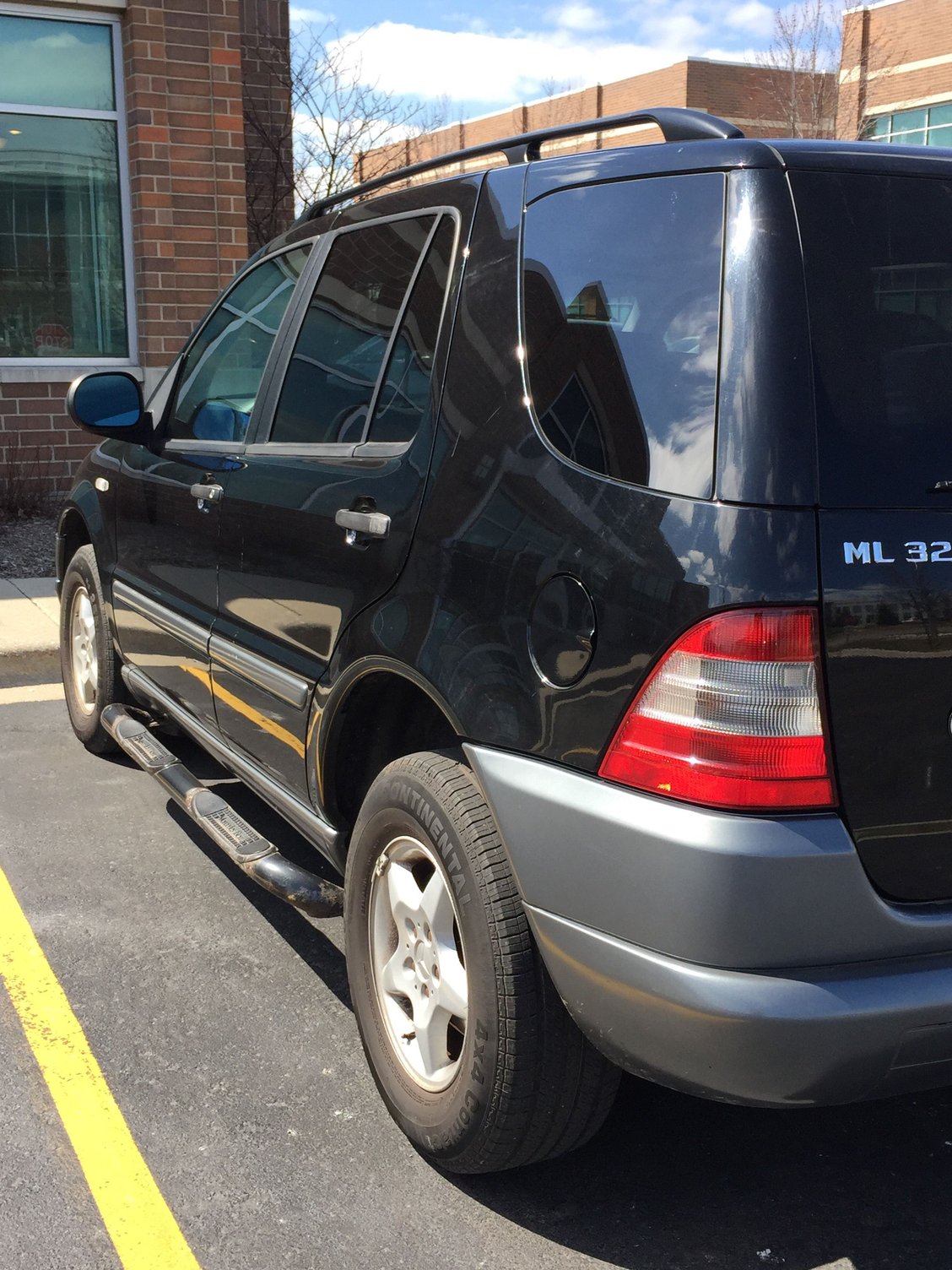 1998 Mercedes-Benz ML320 - LOW MILEAGE, GARAGE KEPT, RECENT TIRES AND BRAKE PADS - Used - VIN 4JGAB54E5WA045161 - 79,000 Miles - 6 cyl - AWD - Automatic - SUV - Black - Park Ridge, IL 60068, United States