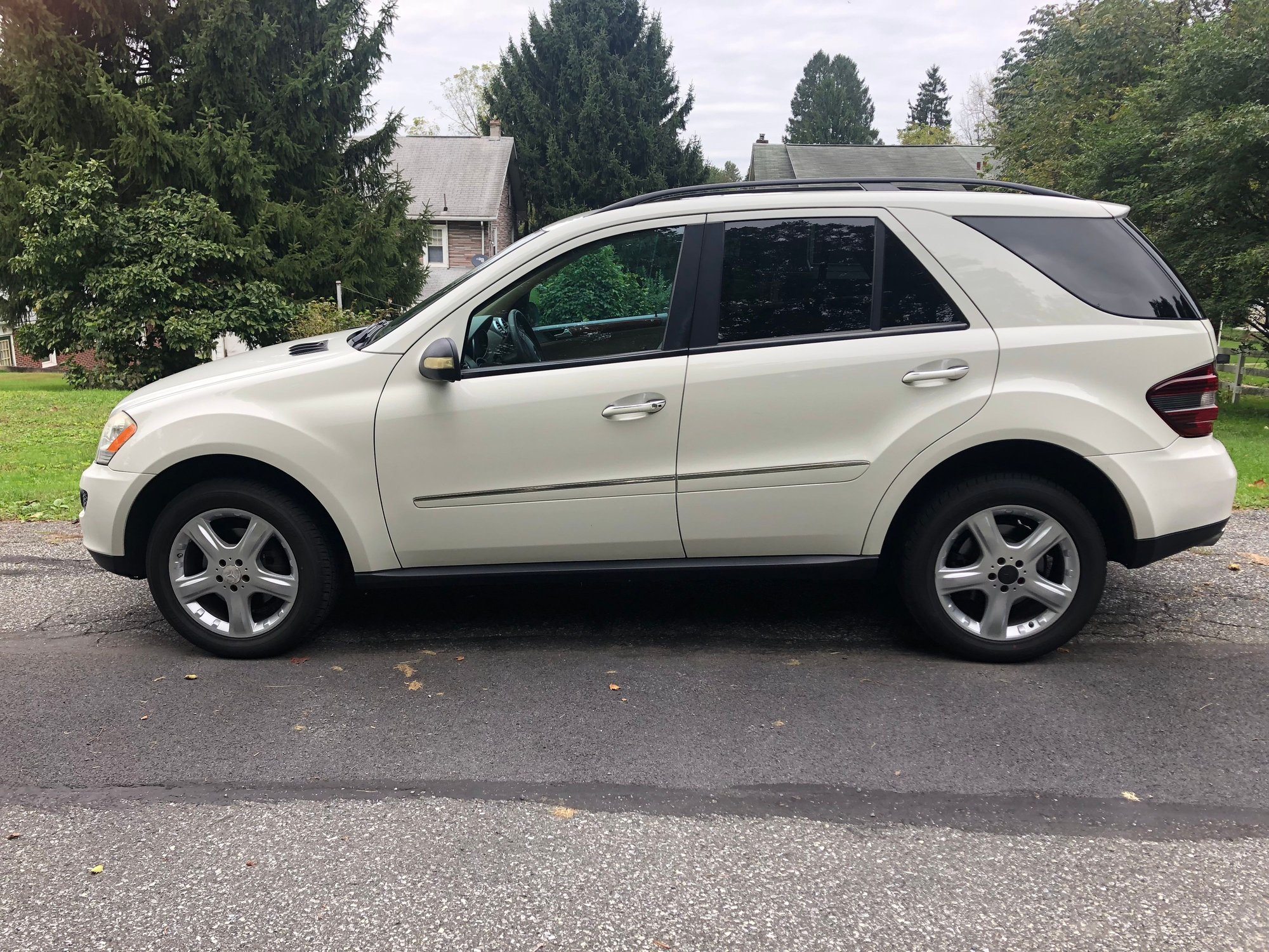2008 Mercedes-Benz ML350 - BEAUTIFUL 2008 MERCEDES BENZ ML 350 - Used - VIN 4JGBB86E18A349061 - 136,762 Miles - 6 cyl - AWD - Automatic - SUV - White - Reading, PA 19540, United States