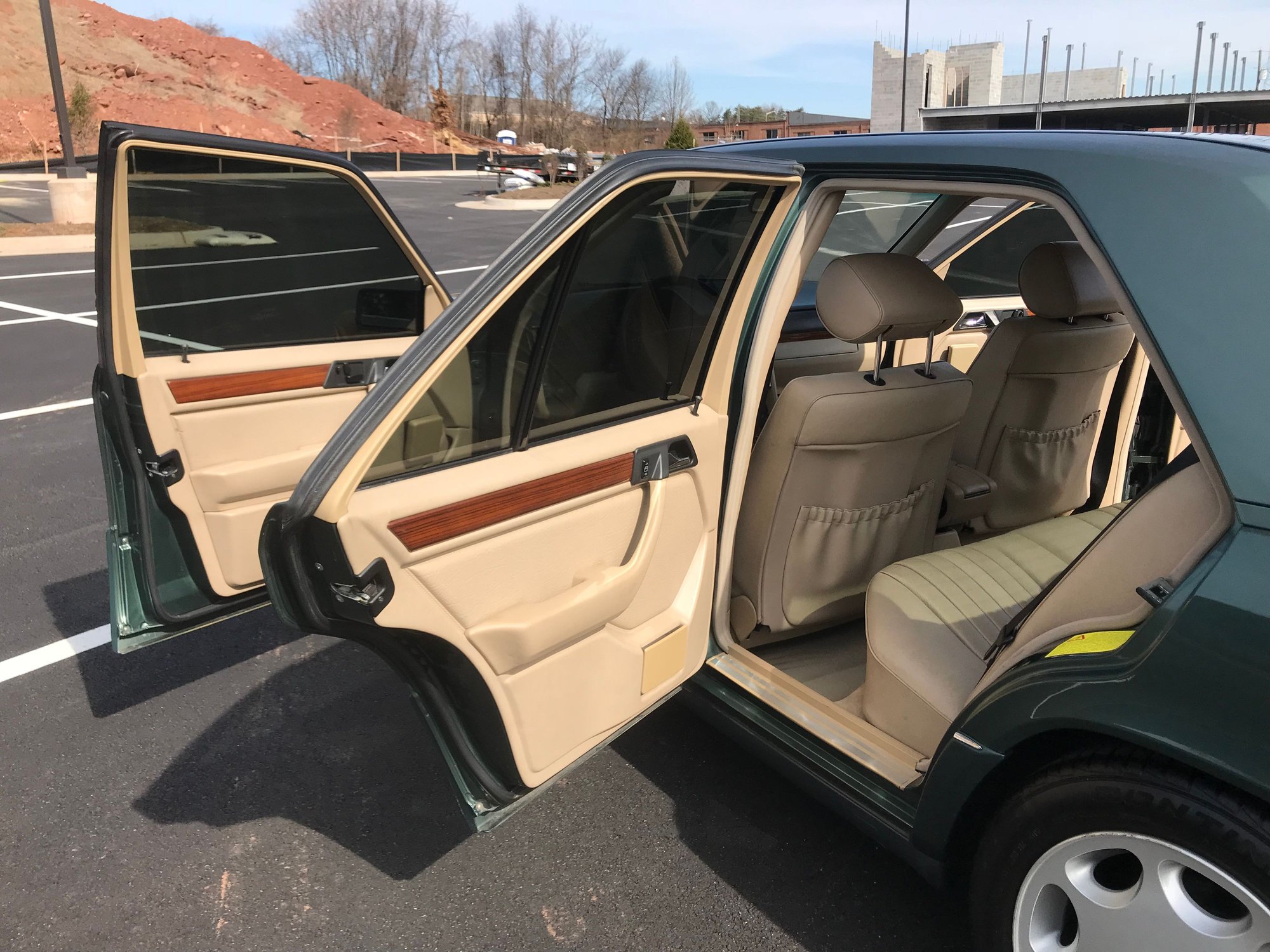1995 Mercedes-Benz E300 - 1995 Mercedes-Benz E300 Diesel (Garage kept, dealership serviced, adult owned) - Used - VIN WDBEB31E6SC157429 - 239,801 Miles - 6 cyl - 2WD - Automatic - Sedan - Other - Manassas Park, VA 20111, United States
