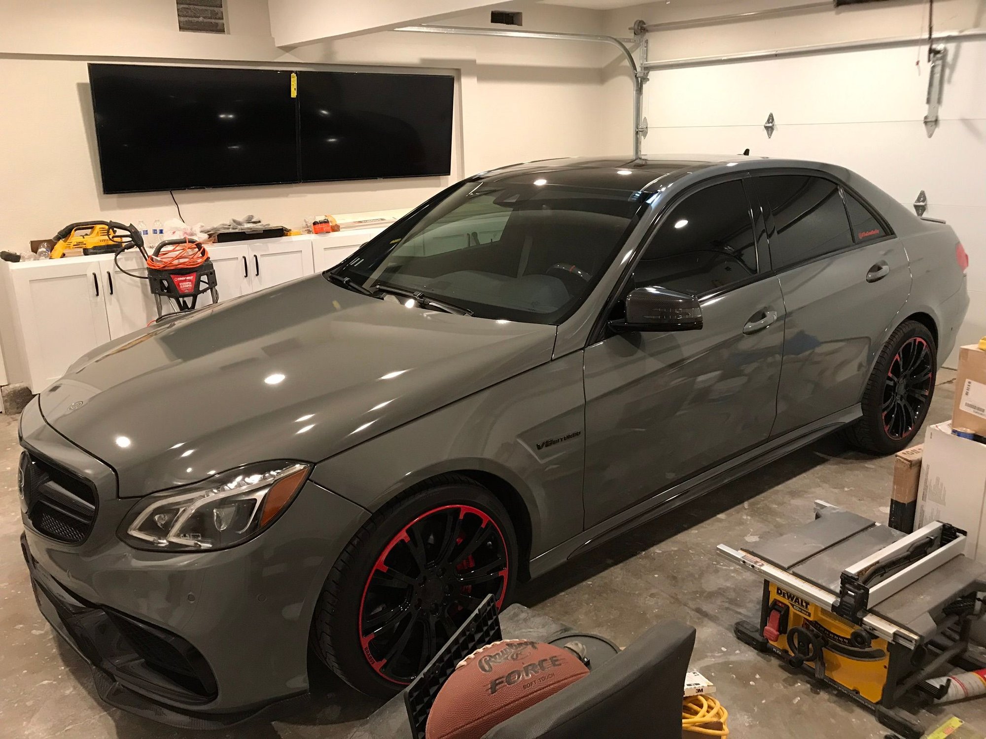 2014 Mercedes-Benz E63 AMG S - 2014 Mercedes Benz E63S - Used - VIN WDDHF7GB5EA910722 - 67,600 Miles - 8 cyl - 4WD - Automatic - Sedan - Silver - Irvine, CA 92612, United States