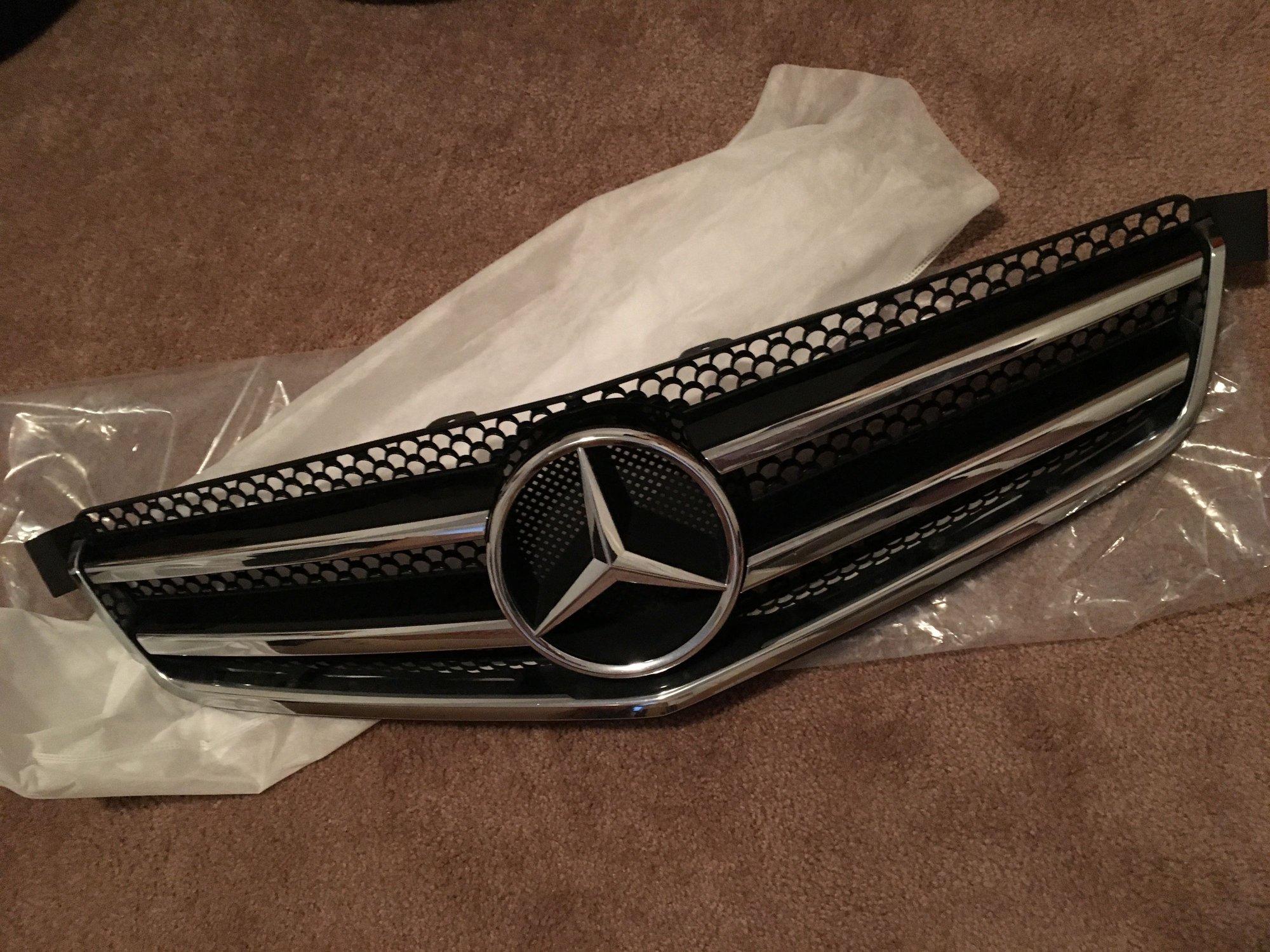 Exterior Body Parts - 2009-2011 C63 AMG Front Grille - Used - 2009 to 2011 Mercedes-Benz C63 AMG - Charlotte, NC 28211, United States