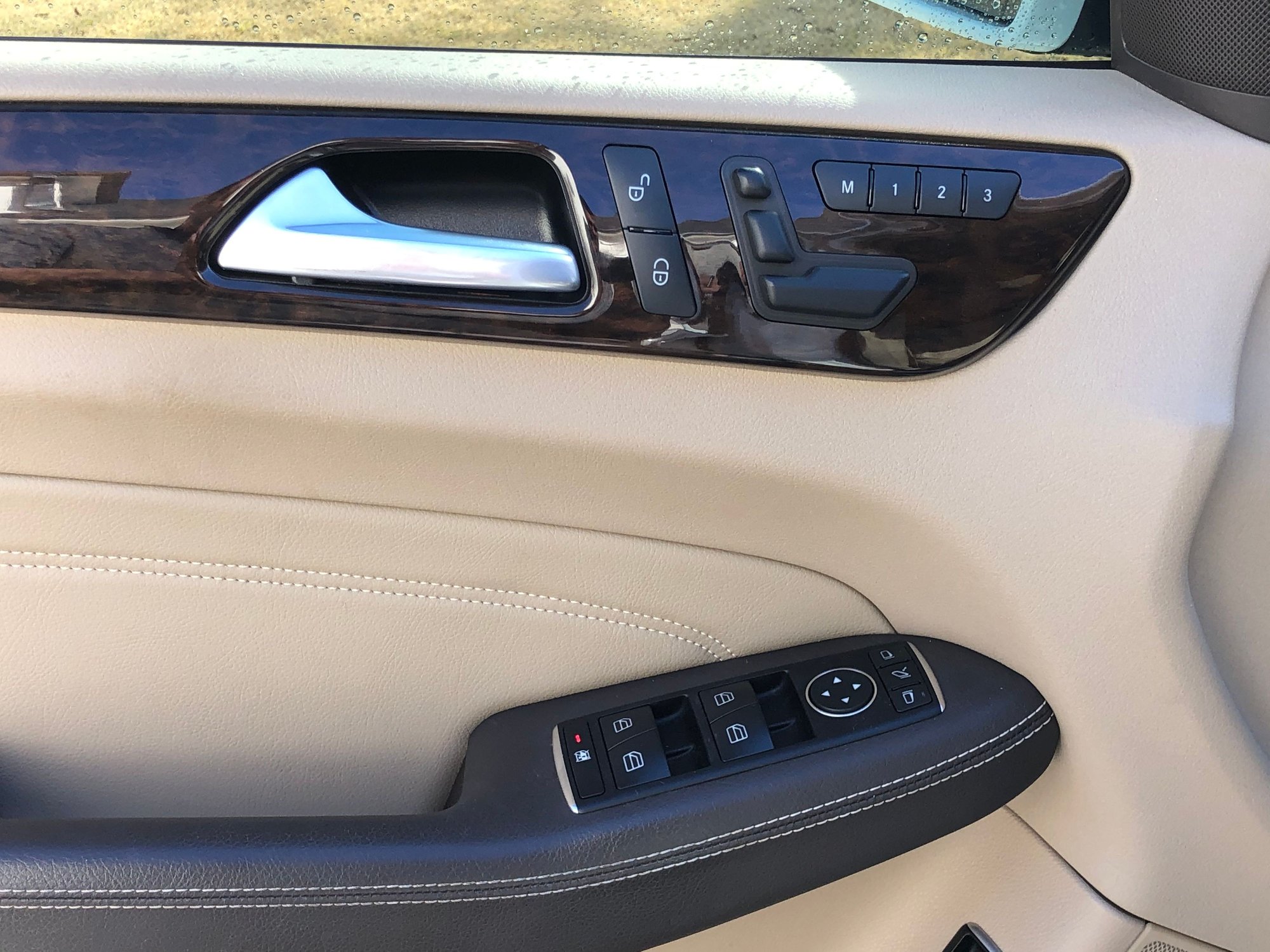2014 Mercedes-Benz ML350 - 2014 Mercedes Benz ML 350 - Excellent Condition - $18,200 - Used - VIN 4JGDA5JB2EA282506 - 90,786 Miles - 6 cyl - 2WD - Automatic - SUV - White - Alpharetta, GA 30004, United States