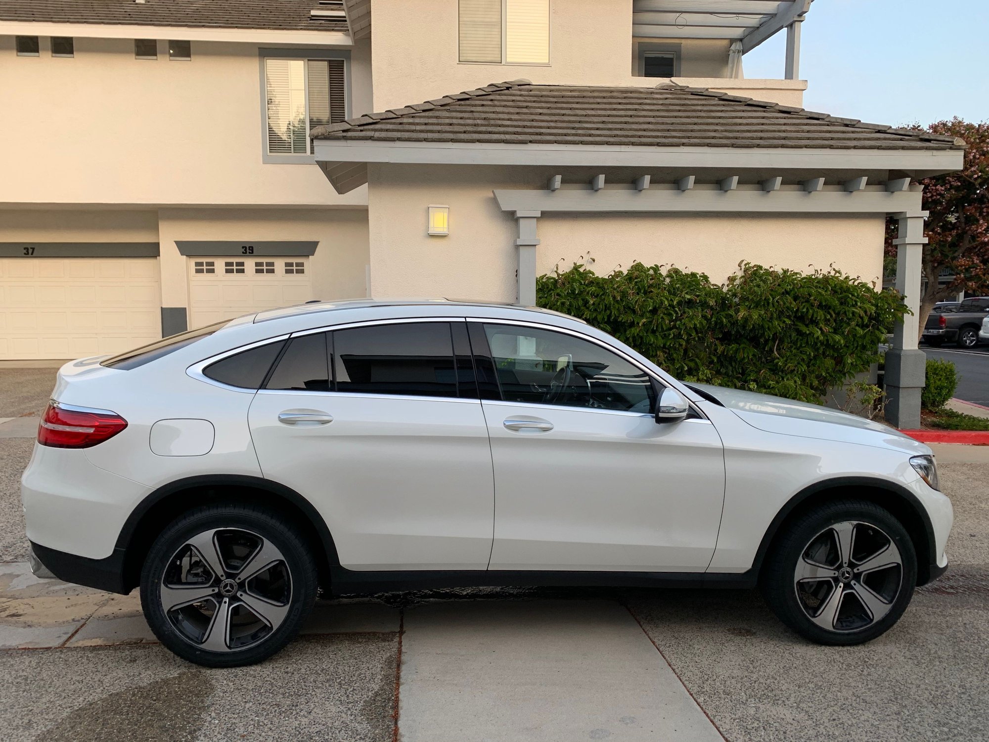 2018 Mercedes-Benz GLC300 - Mercedes-Benz GLC Coupe 4Matic 2018 (Great Condition | Low Milage) - Used - VIN WDC0J4KB7JF476872 - 16,103 Miles - 6 cyl - 4WD - Automatic - Coupe - White - Laguna Niguel, CA 92607, United States