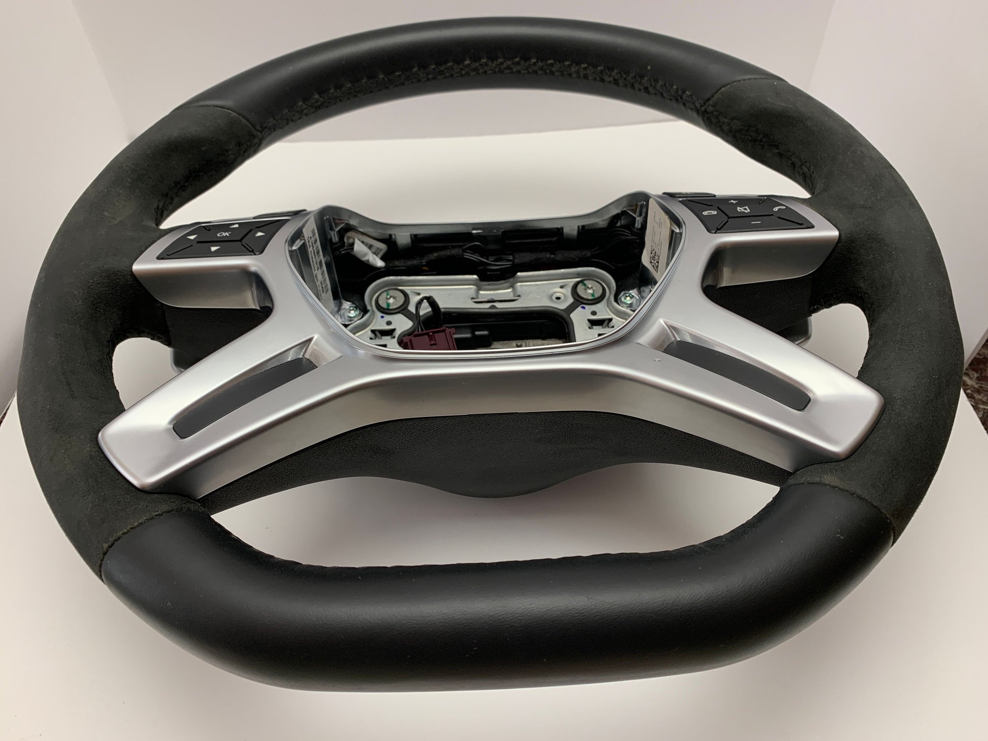 Interior/Upholstery - MERCEDES AMG W166 ML63 X166 GL63 W463 OEM FLAT BOTTOM STEERING WHEEL A1664601018 9G60 - Used - 2013 to 2018 Mercedes-Benz G550 - 2013 to 2016 Mercedes-Benz GL450 - 2012 to 2015 Mercedes-Benz ML350 - Bradenton, FL 34202, United States