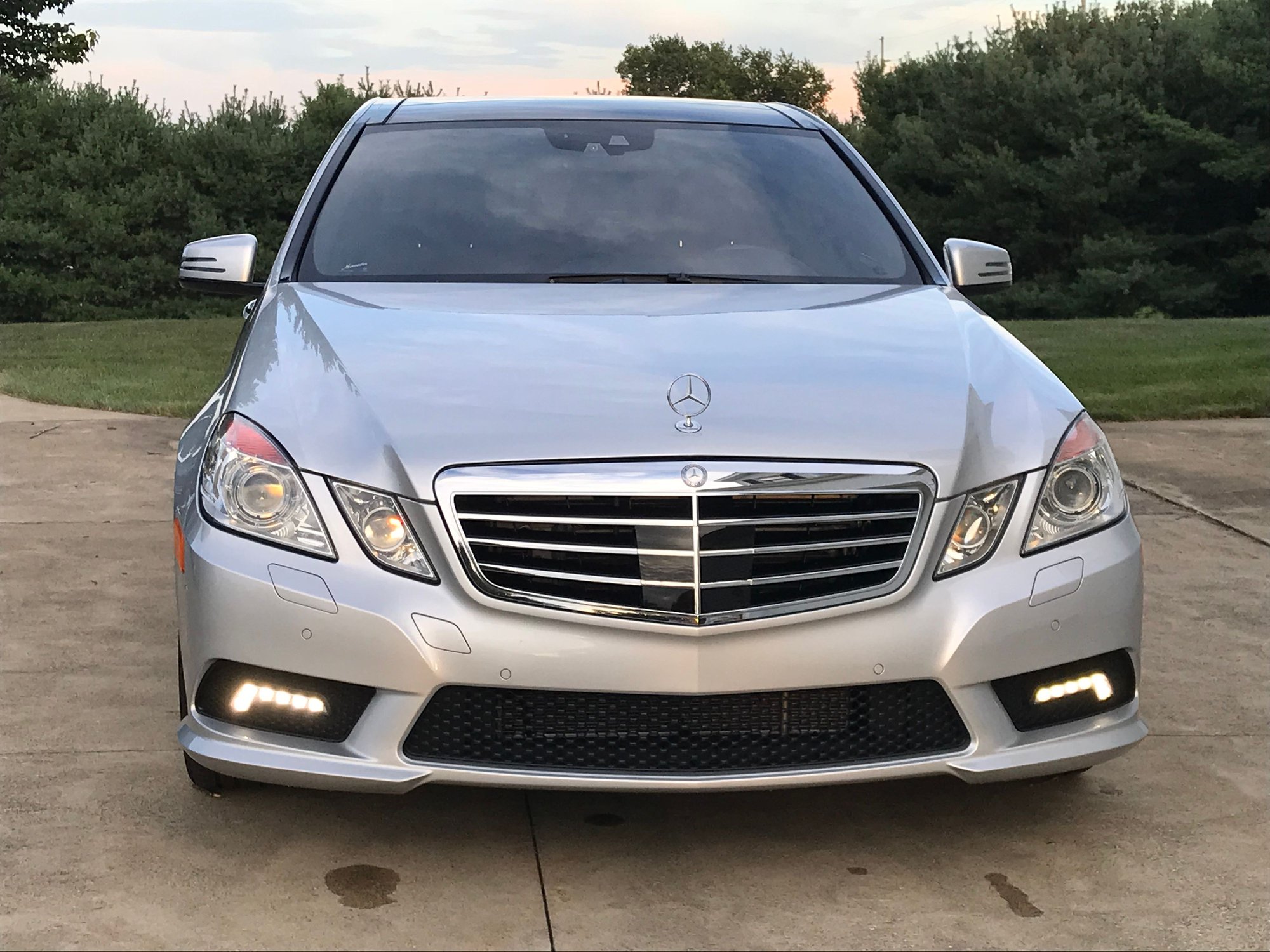 2011 Mercedes-Benz E550 - Excellent Condition E550 - Second Owner - Dealer Serviced - Used - VIN WDDHF9AB5BA444063 - 59,787 Miles - 8 cyl - AWD - Sedan - Silver - Canton, OH 44721, United States