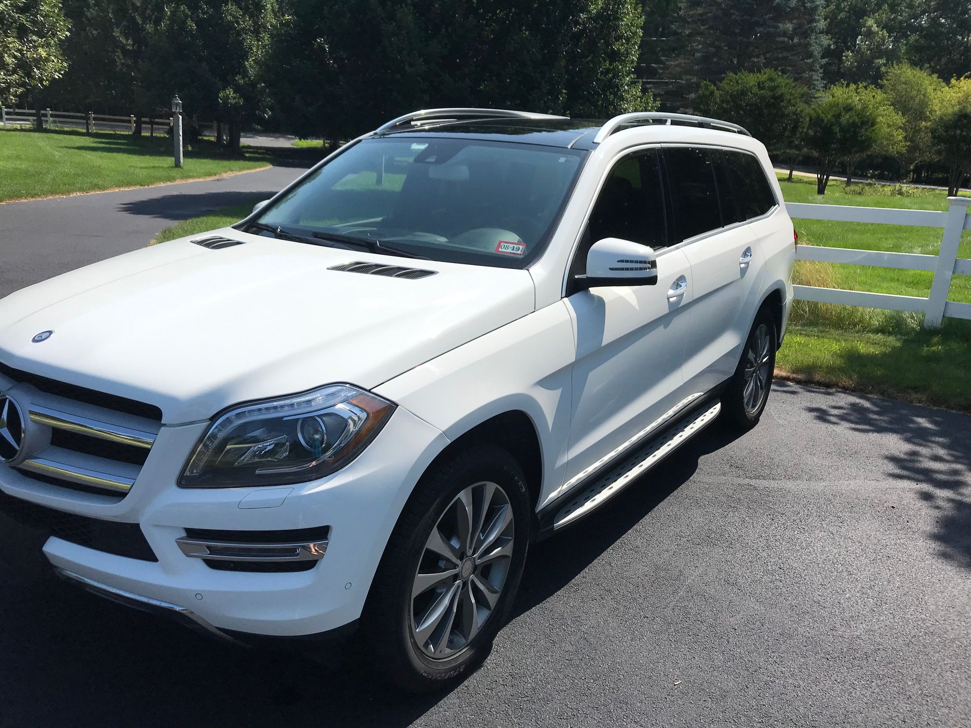 2015 Mercedes-Benz GL350 - Beautiful GL350 Low miles and carefully maintained - Used - VIN 4JGDF2EE0FA528927 - 33,000 Miles - 6 cyl - AWD - Automatic - SUV - White - Hollis, NH 03049, United States