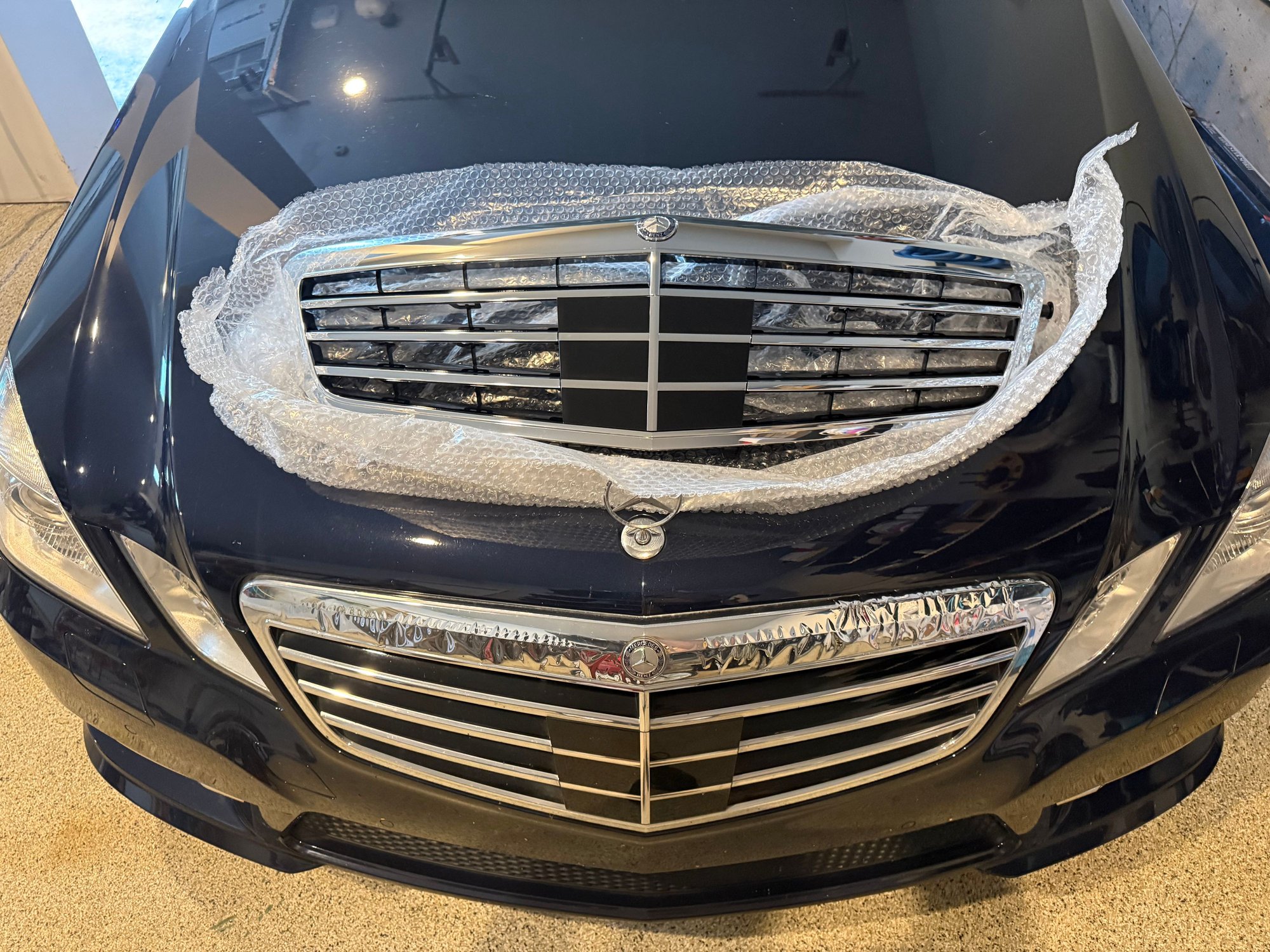 MB E 550 W212 new and bubbling �luxury� grille