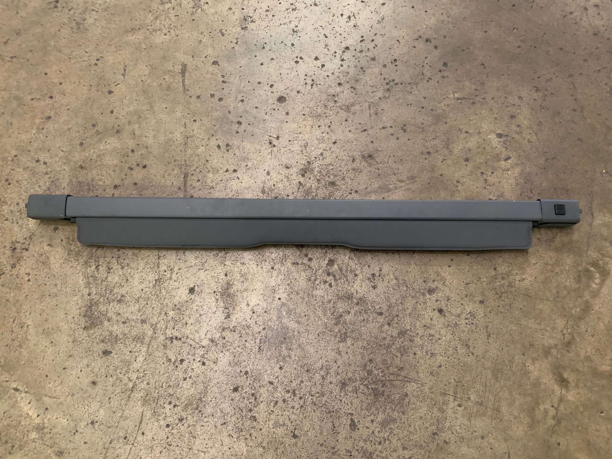 Interior/Upholstery - W163 1998-2005 ML cargo cover - Used - 1998 to 2005 Mercedes-Benz ML320 - Evansville, IN 47715, United States