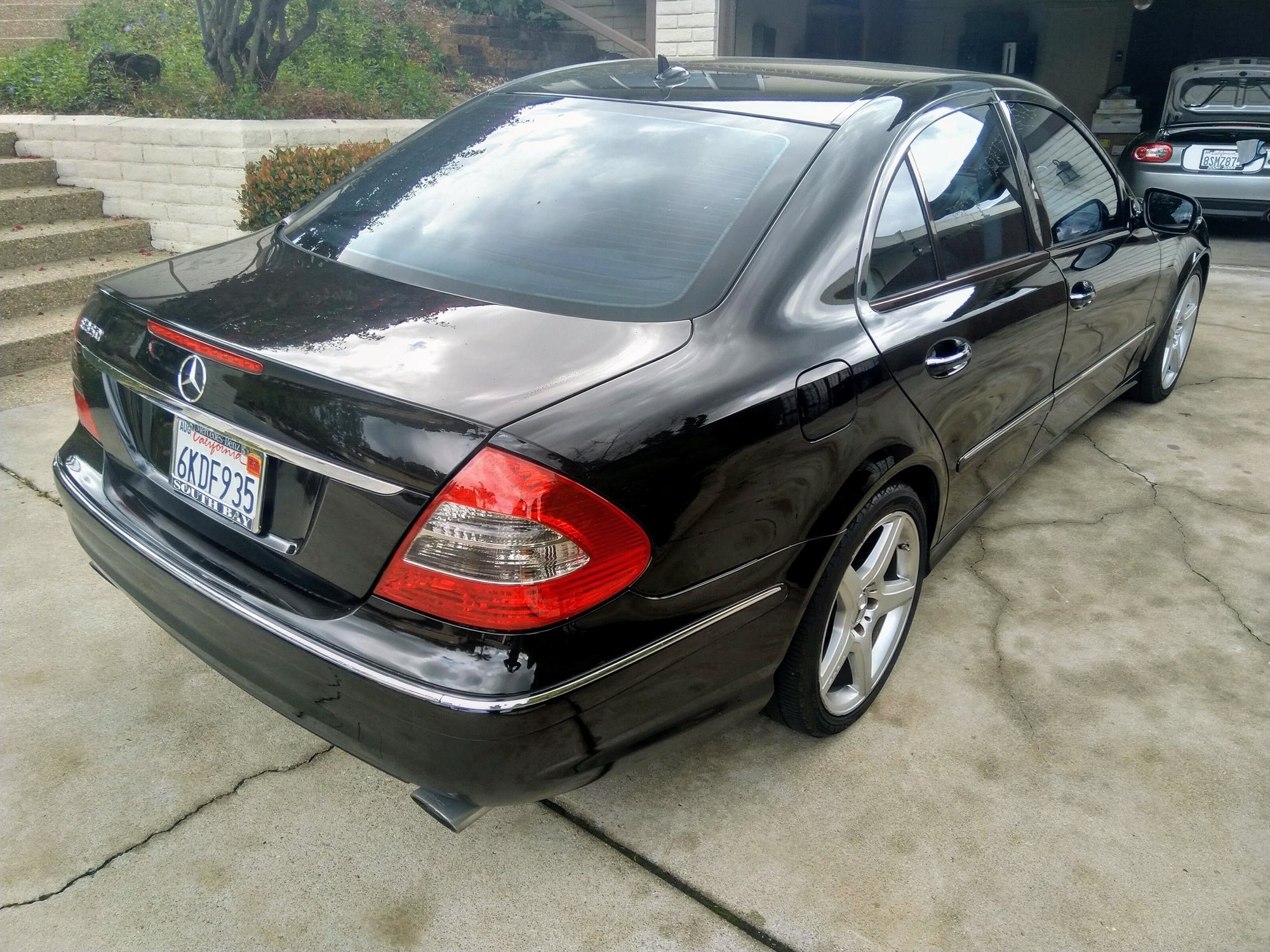 2009 Mercedes-Benz E350 - 2009 E350 (AMG Package, black on black, 123k miles, Los Angeles CA) - Used - VIN WDBUF56X99B408806 - 123,073 Miles - 6 cyl - 2WD - Automatic - Los Angeles, CA 91011, United States