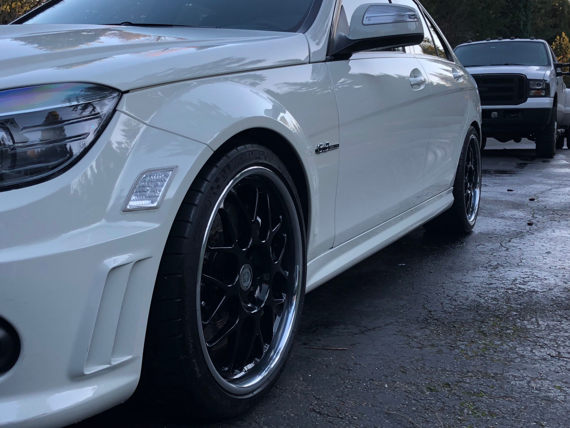 2009 Mercedes-Benz C63 AMG - 2009 C63 AMG, White, 34k miles - Used - VIN WDDGF77X89F241054 - 33,940 Miles - 8 cyl - 2WD - Automatic - Sedan - White - Woodinville, WA 98072, United States