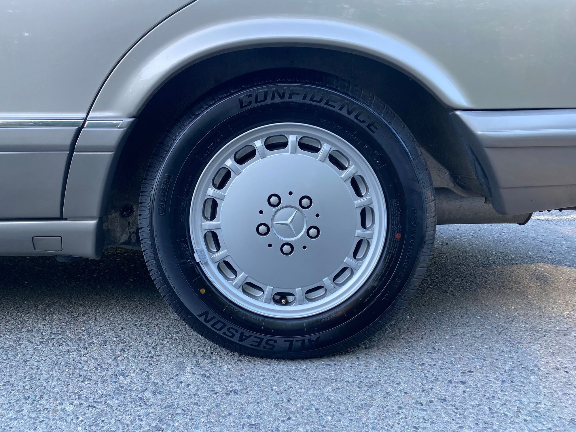 1990 Mercedes-Benz 300SEL - 1990 Mercedes-Benz 300SEL - Used - VIN WDBCA25D6LA519536 - 123,700 Miles - 6 cyl - 2WD - Automatic - Sedan - Silver - Seattle, WA 98199, United States