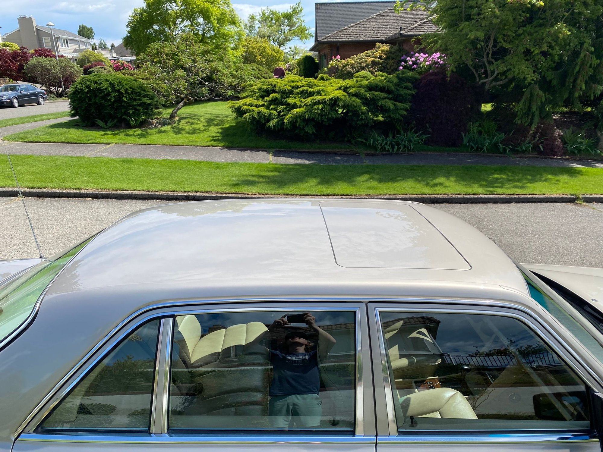 1990 Mercedes-Benz 300SEL - 1990 Mercedes-Benz 300SEL - Used - VIN WDBCA25D6LA519536 - 123,700 Miles - 6 cyl - 2WD - Automatic - Sedan - Silver - Seattle, WA 98199, United States