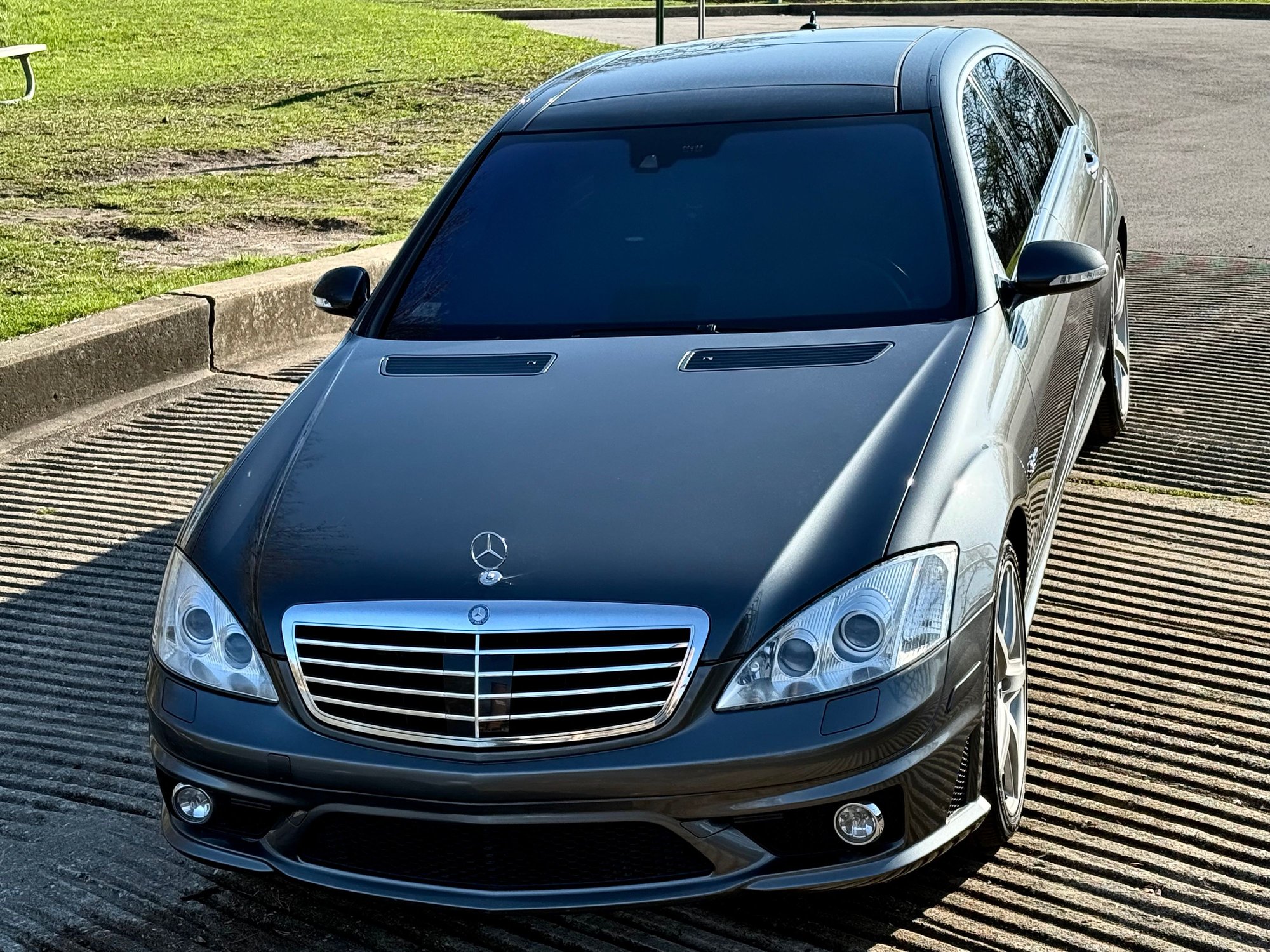 2009 Mercedes-Benz S63 AMG - 2009 Mercedes Benz S63 AMG Designo Graphite Edition - Used - VIN WDDNG77X09A248405 - 85,246 Miles - 8 cyl - 2WD - Automatic - Sedan - Gray - Skokie, IL 60076, United States