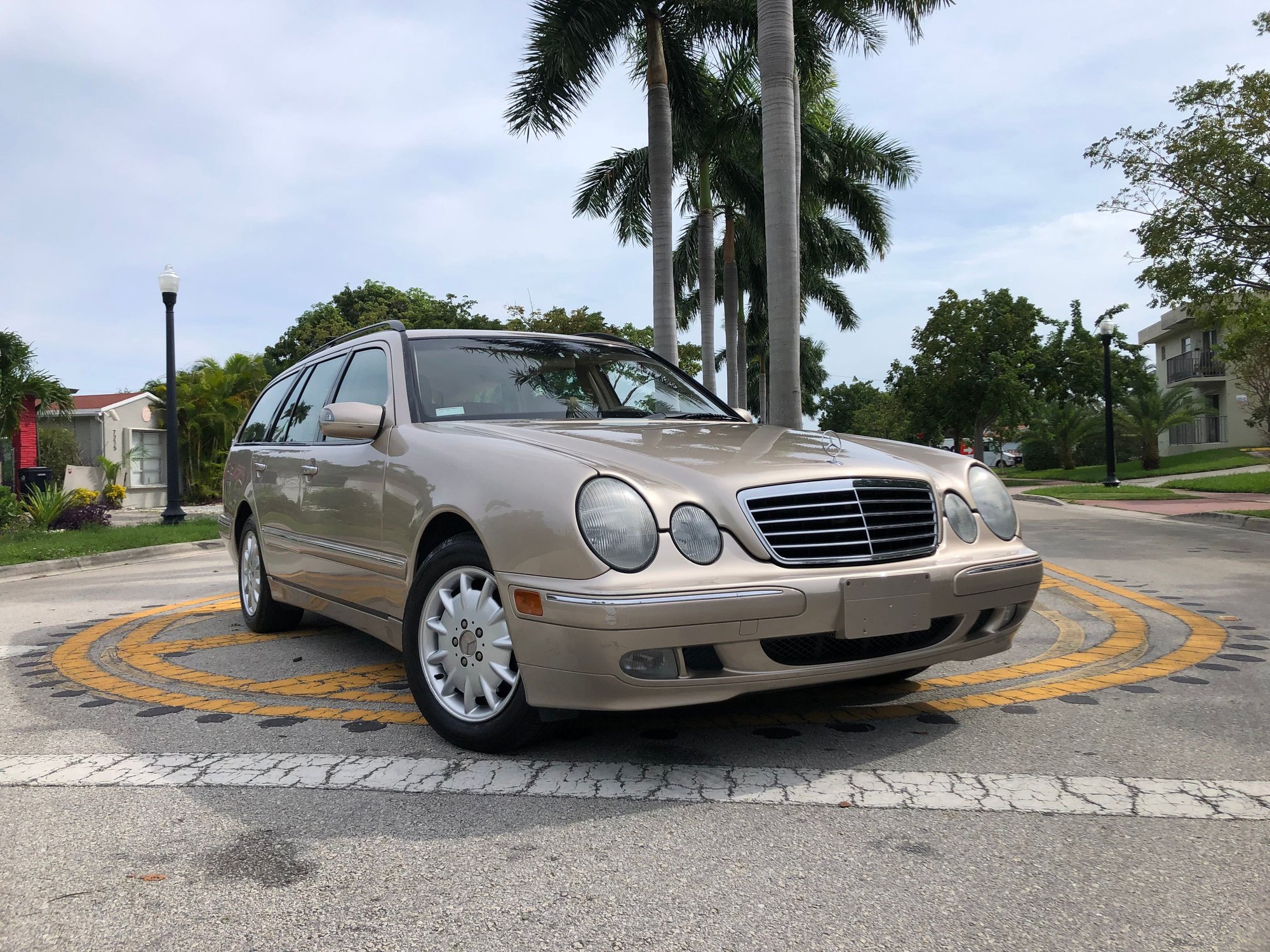 2001 Mercedes-Benz E320 - 2001 Mercedes Benz E320 Station Wagon 47k miles - Used - VIN WDBJH65J81B257851 - 47,000 Miles - 6 cyl - 2WD - Automatic - Wagon - Gold - North Bay Village, FL 33141, United States