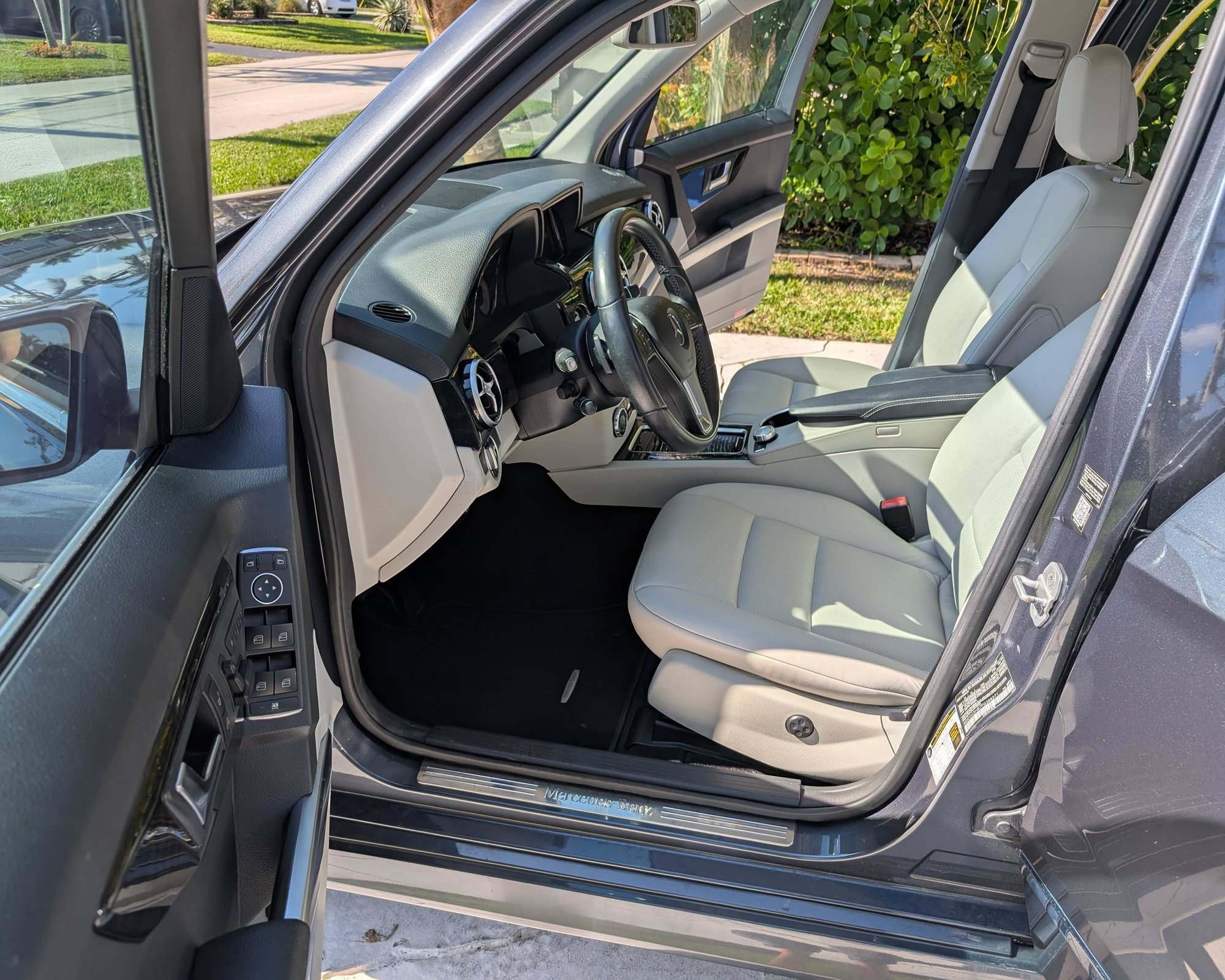 2015 Mercedes-Benz GLK350 - 2015 GLK-350, Grey on Grey, Low Mileage, Nicely Optioned - Used - VIN WDCGG5HB7FG388271 - 65,700 Miles - 6 cyl - 2WD - Automatic - SUV - Gray - Oakland Park, FL 33309, United States