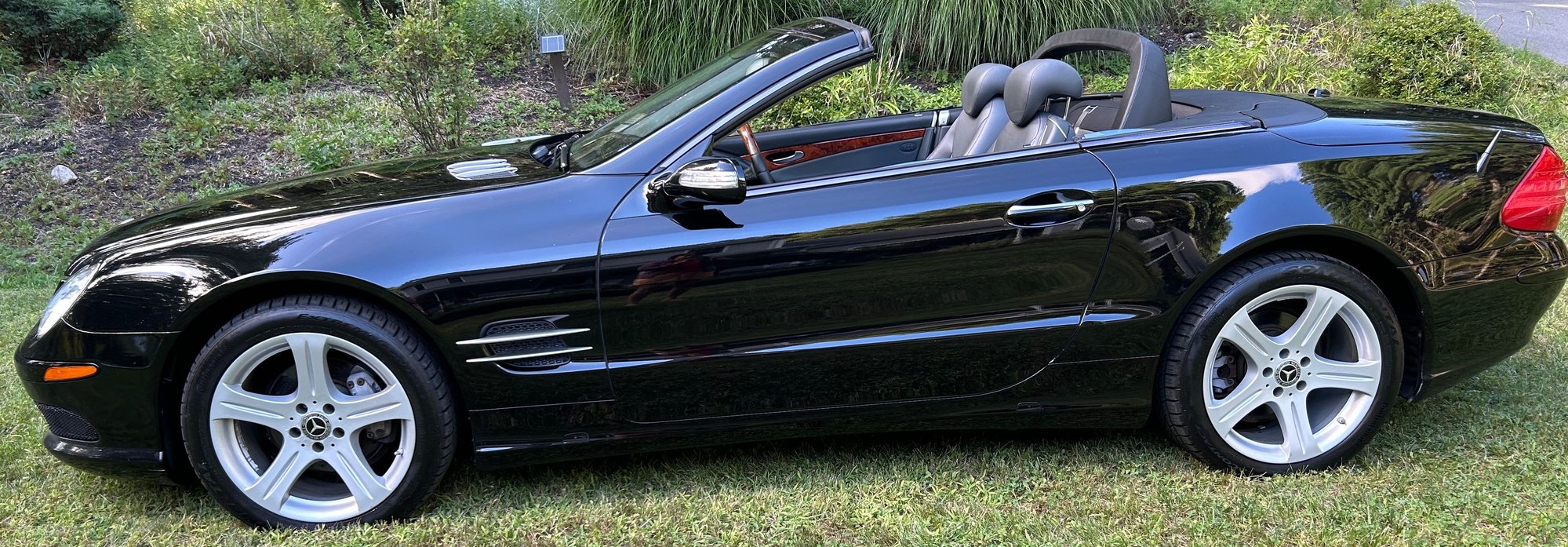 2006 Mercedes-Benz SL500 - 2006 Mercedes Benz SL500 in great condition - Used - VIN WDBSK75F16F109354 - 173,000 Miles - 8 cyl - 2WD - Automatic - Convertible - Black - Dartmouth, MA 02747, United States