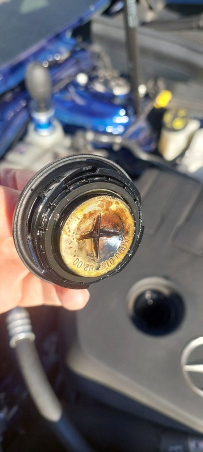 Oil cap has some 
