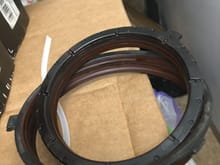 Old gasket, rubber is very hard and not soft any more --> air leak.