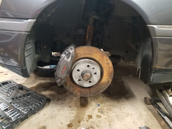 Front brakes are 14" rotor with a good sized 4 piston caliper. Its quite a bit larger than the rears and wont fit over my 17" wheel withput grinding the caliper but the rear 14.4" rotor with the caliper will clear it. 