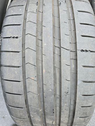 265/35ZR20 Tire