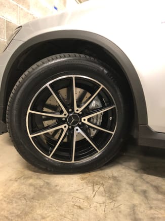 front 255 19 inch after market with 50 series Michelin latitude sport 3 front, non run flat.  the et is 35 so 5 mm out in scrub, but looks really well fit