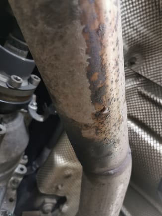 You can see where the transfer case fluid were leaked to the exhaust pipe. 