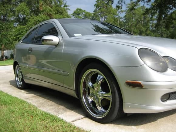 custom 18&quot; chrome wheels
side markers tinted, along with side blinkers